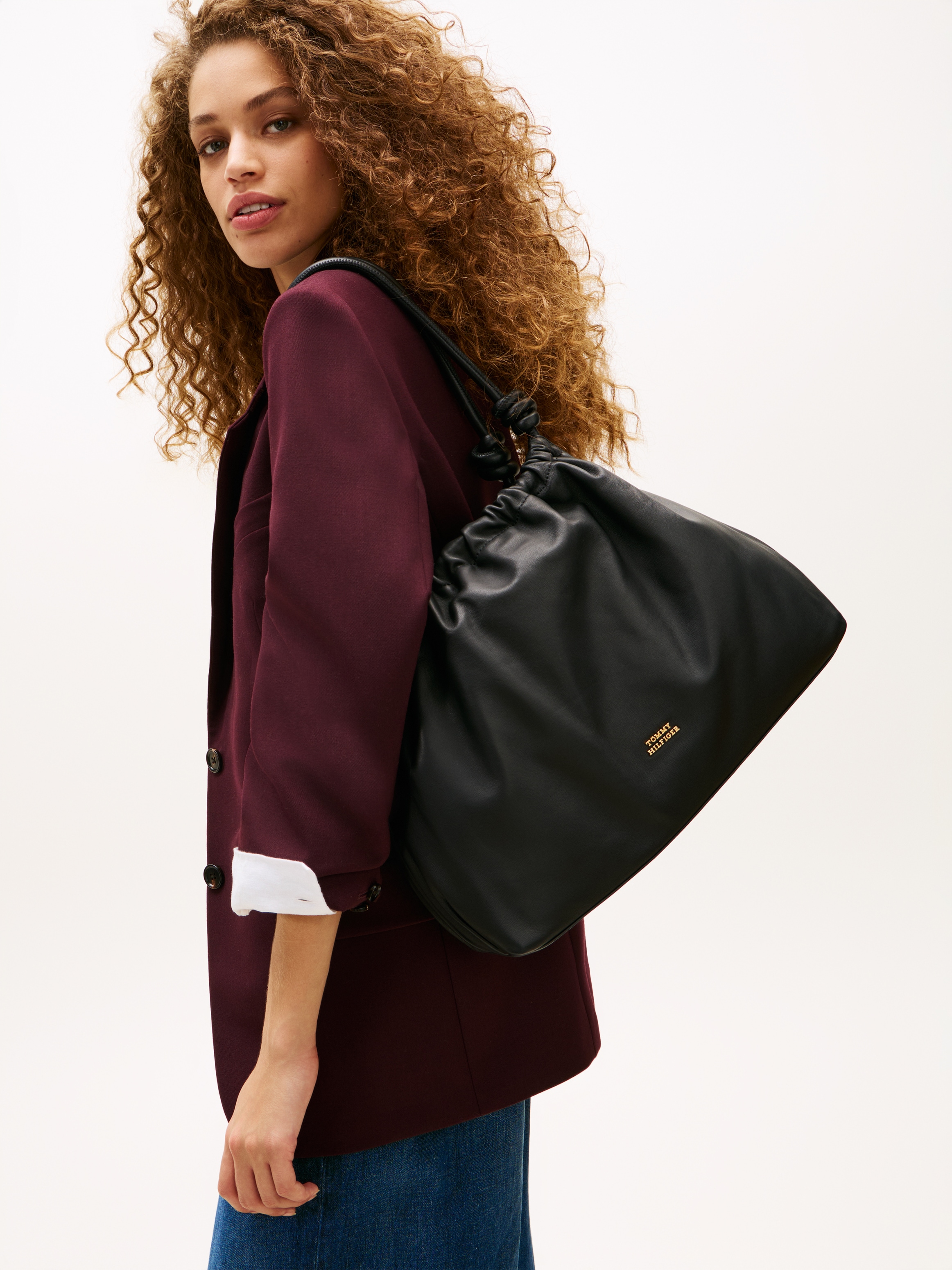 Tommy Hilfiger Hobo »TH SOFT LEATHER HOBO« Damen Handtasche, Schultertasche, Umhängetasche mit goldfarbenem Logo