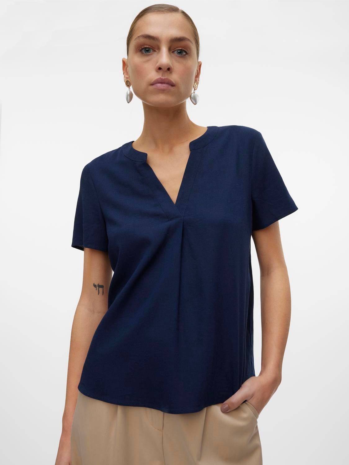 Vero Moda Blusenshirt »VMMYMILO SS V-NECK TOP WVN GA«, mit Leinen