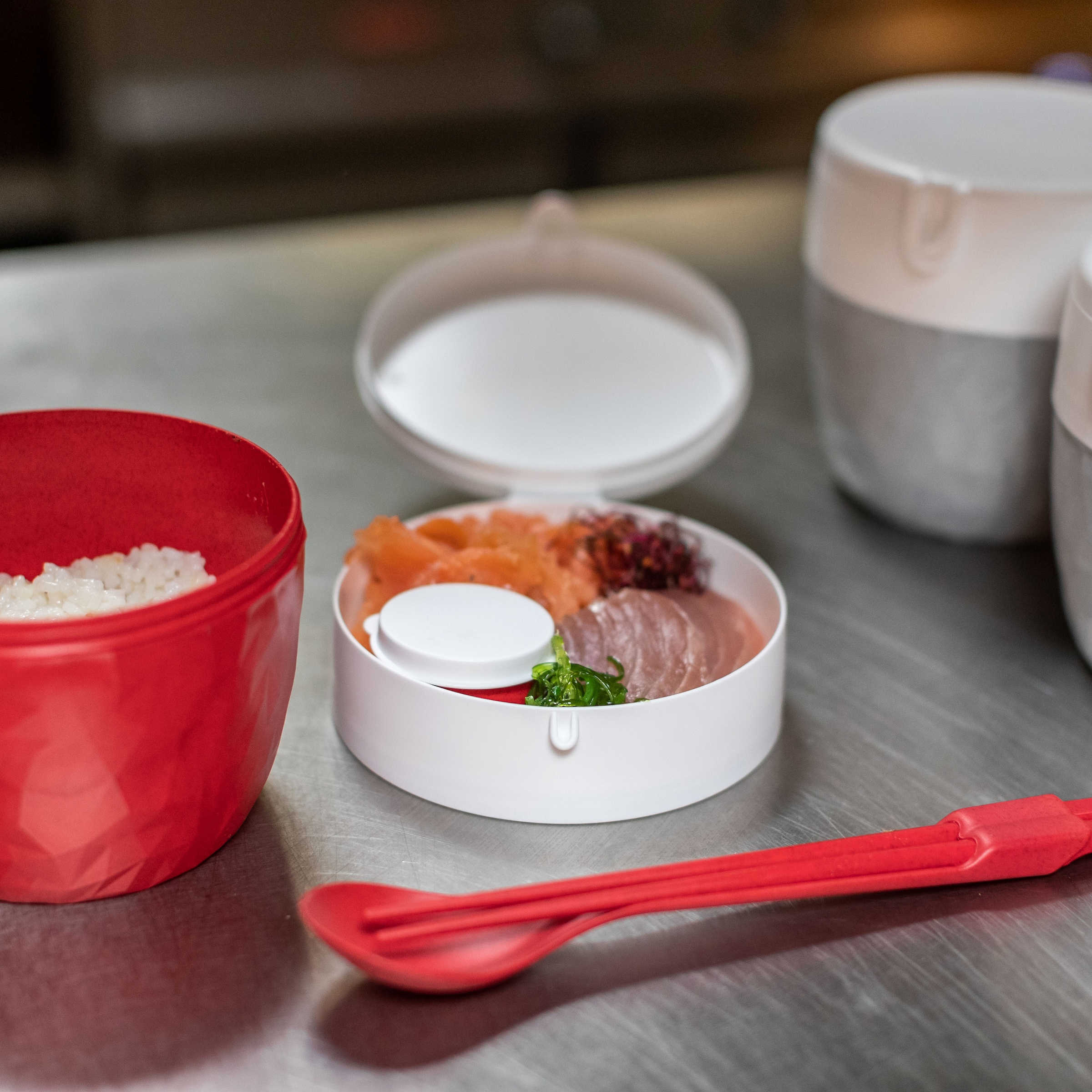 KOZIOL Lunchbox »BENTOBOX L« 1 Stk. tlg. spülmaschinengeeignet,melaminfrei, inkl. Minidosen f. Dressing, 800 ml