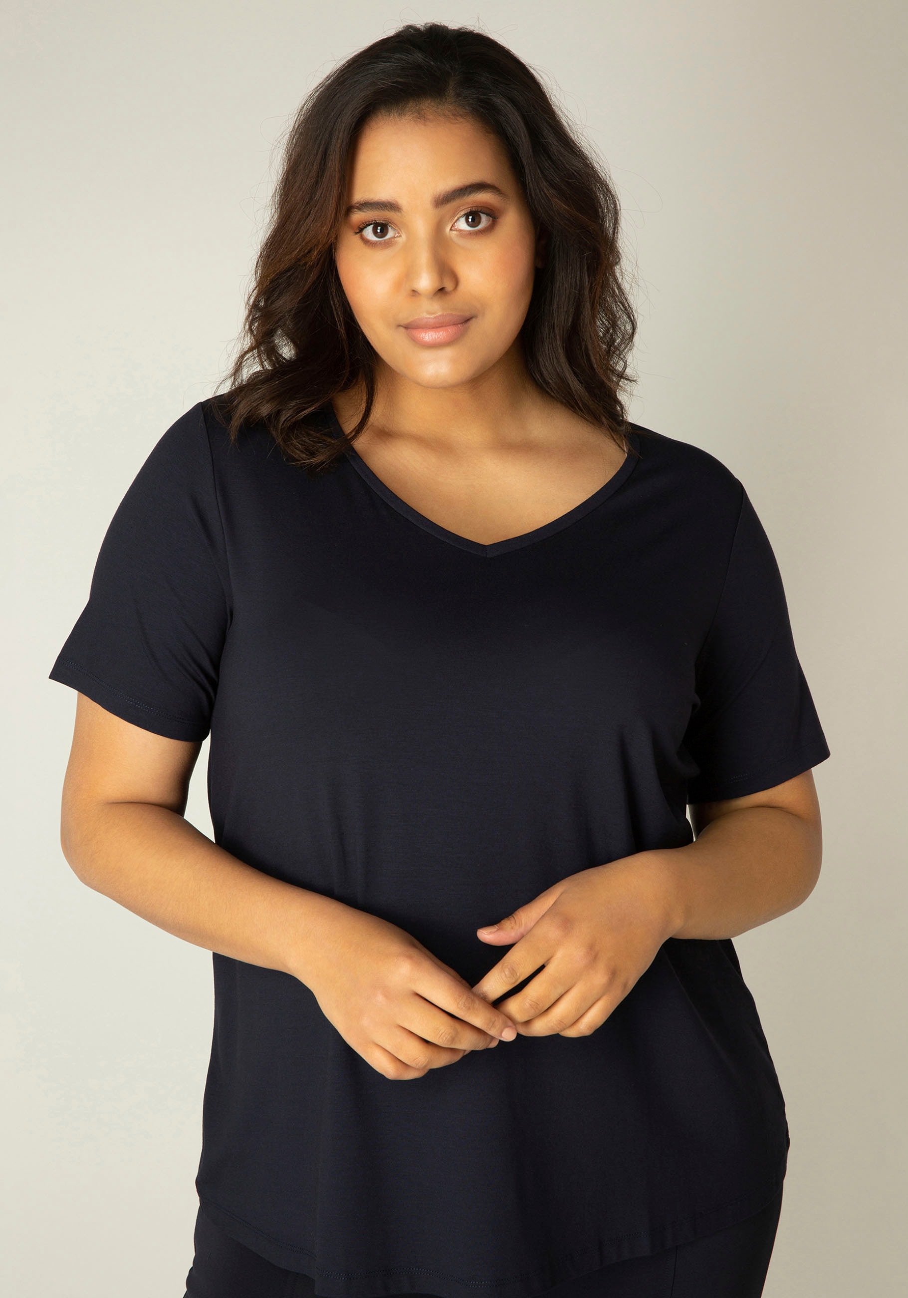 Base Level Curvy T-Shirt »Alba«, Weich fließende, formstabile Qualität