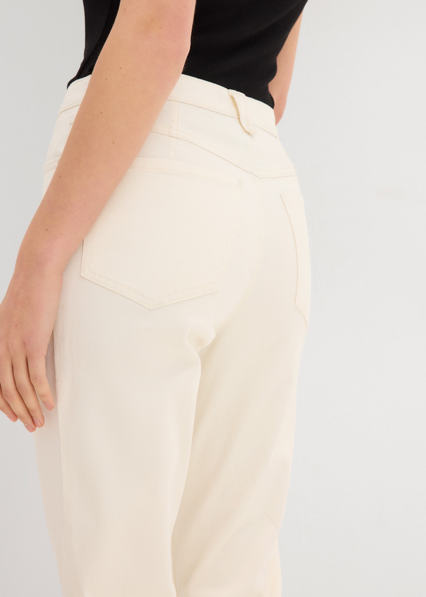 bonprix Mom-Jeans Loose Fit, Stretch-Anteil, 5-Pocket-Design