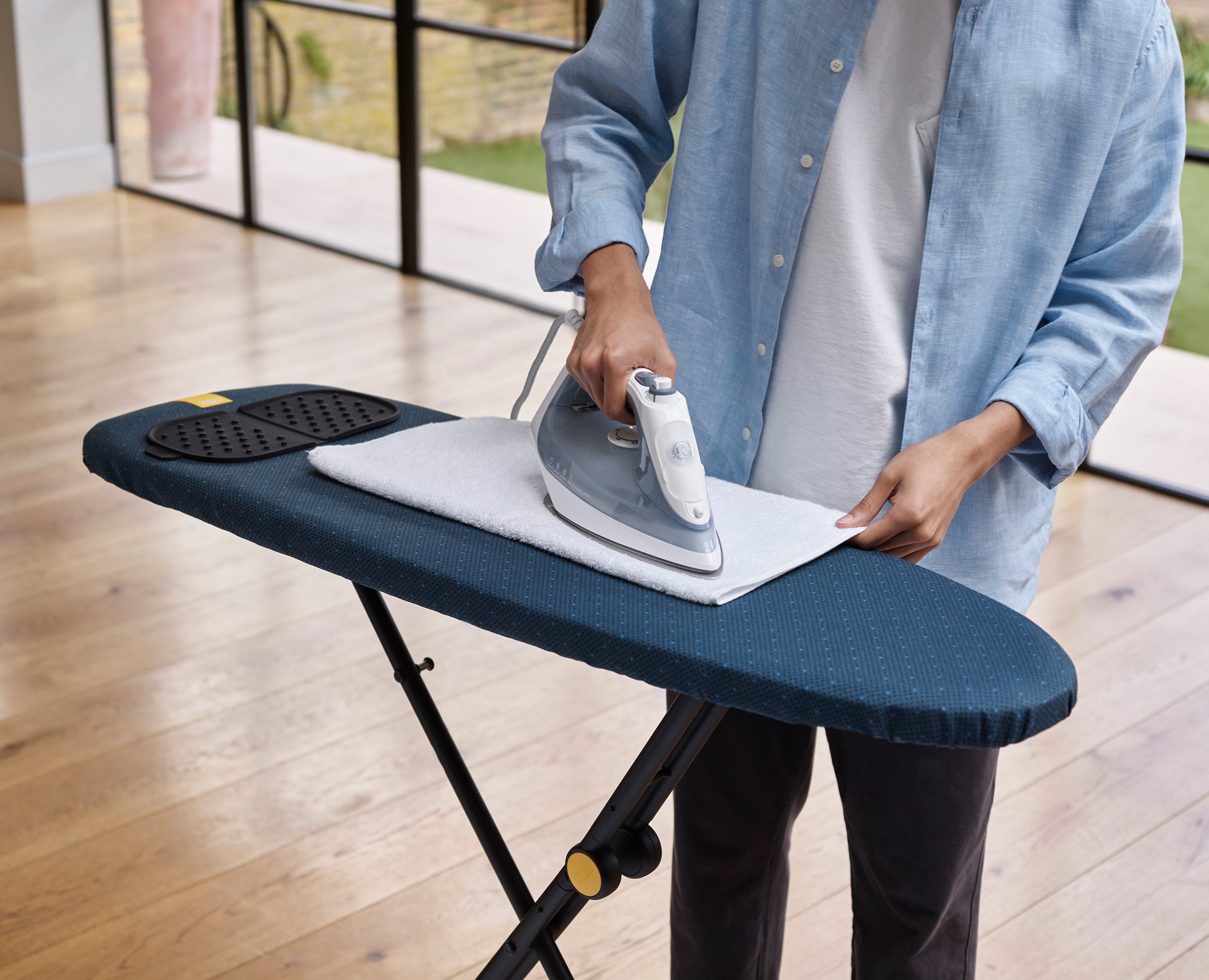Joseph Joseph Bügelbrett »Glide Compact Plus«, zum einfachen Verstauen mit herausnehmbarer Silikon-Dampfbügelmatte