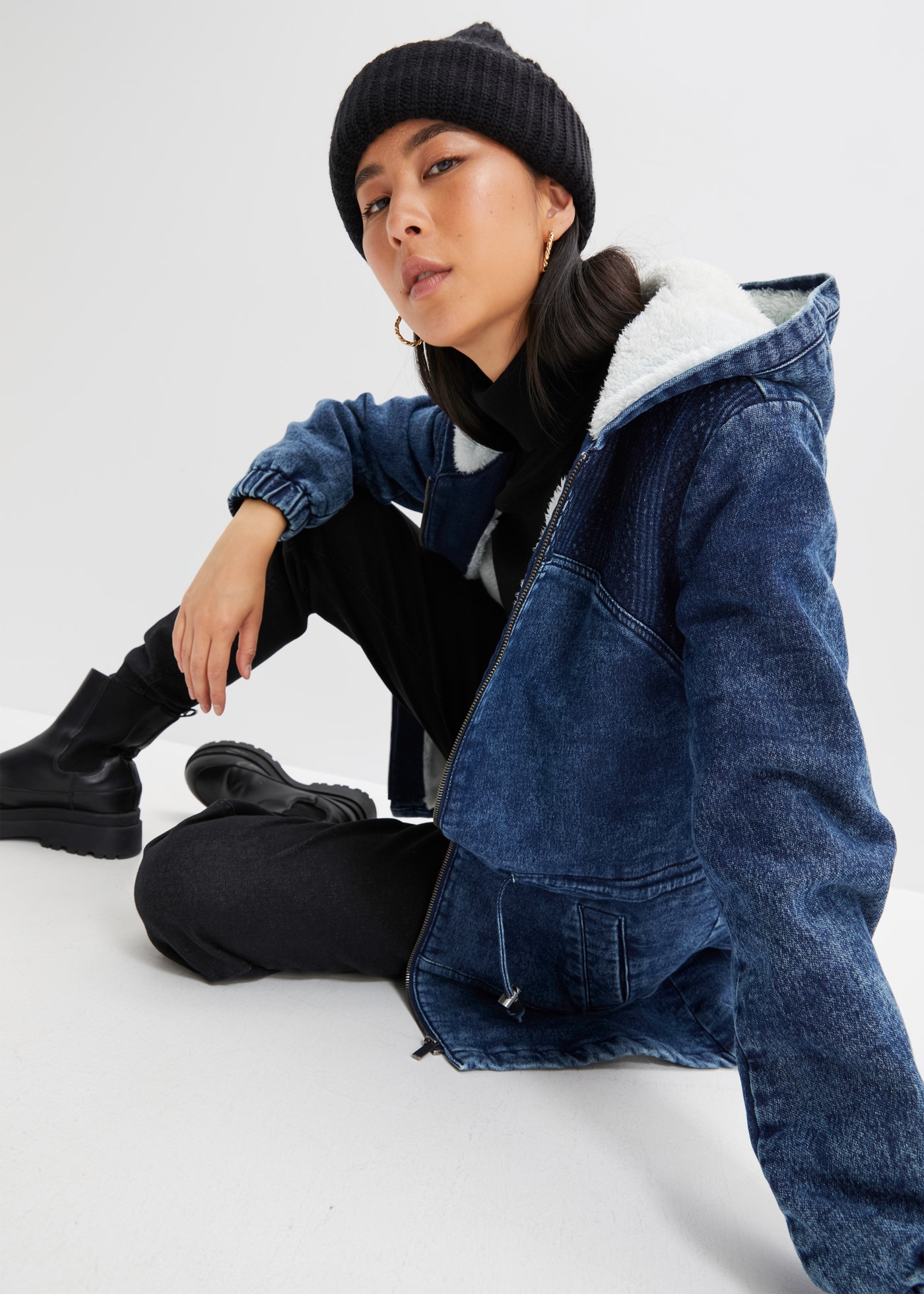 bonprix Parka mit Kapuze lässiger Jeans-Look, mit flauschigem Teddyfell-Futter, mit Kapuze