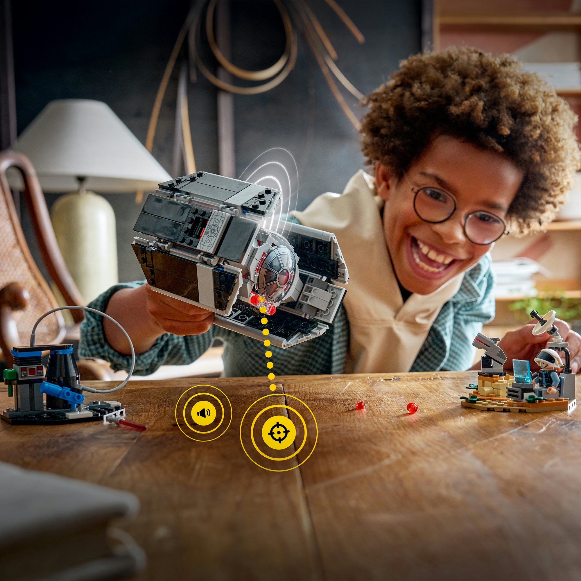 LEGO® Konstruktionsspielsteine »SMART Play: Darth Vaders TIE Fighter (75421), LEGO Star Wars™« inklusive SMART Brick; mit Licht- und Soundeffekten