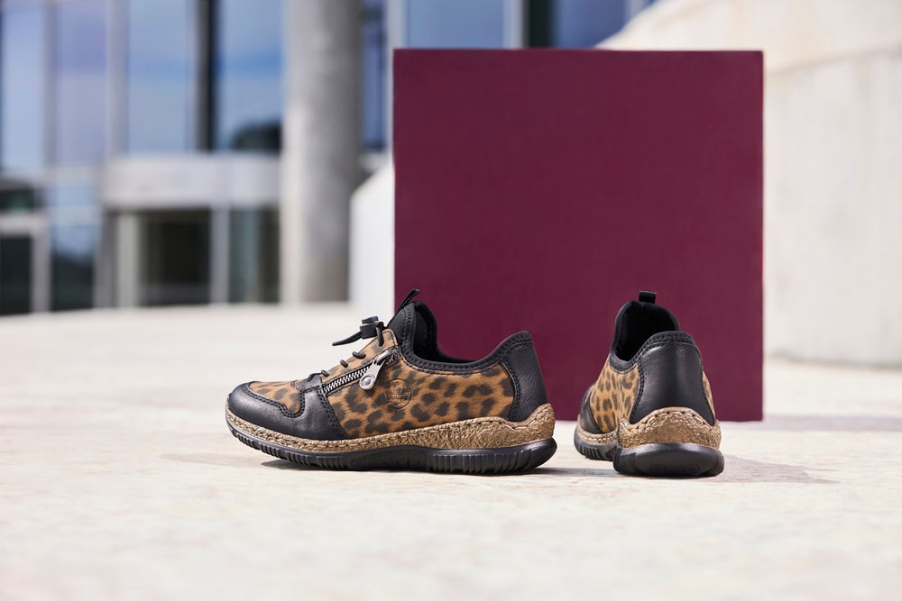 Rieker Slip-On Sneaker, Schlupfschuh, Leo-Sneaker, Freizeitschuh mit MemoSoft-Innensohle