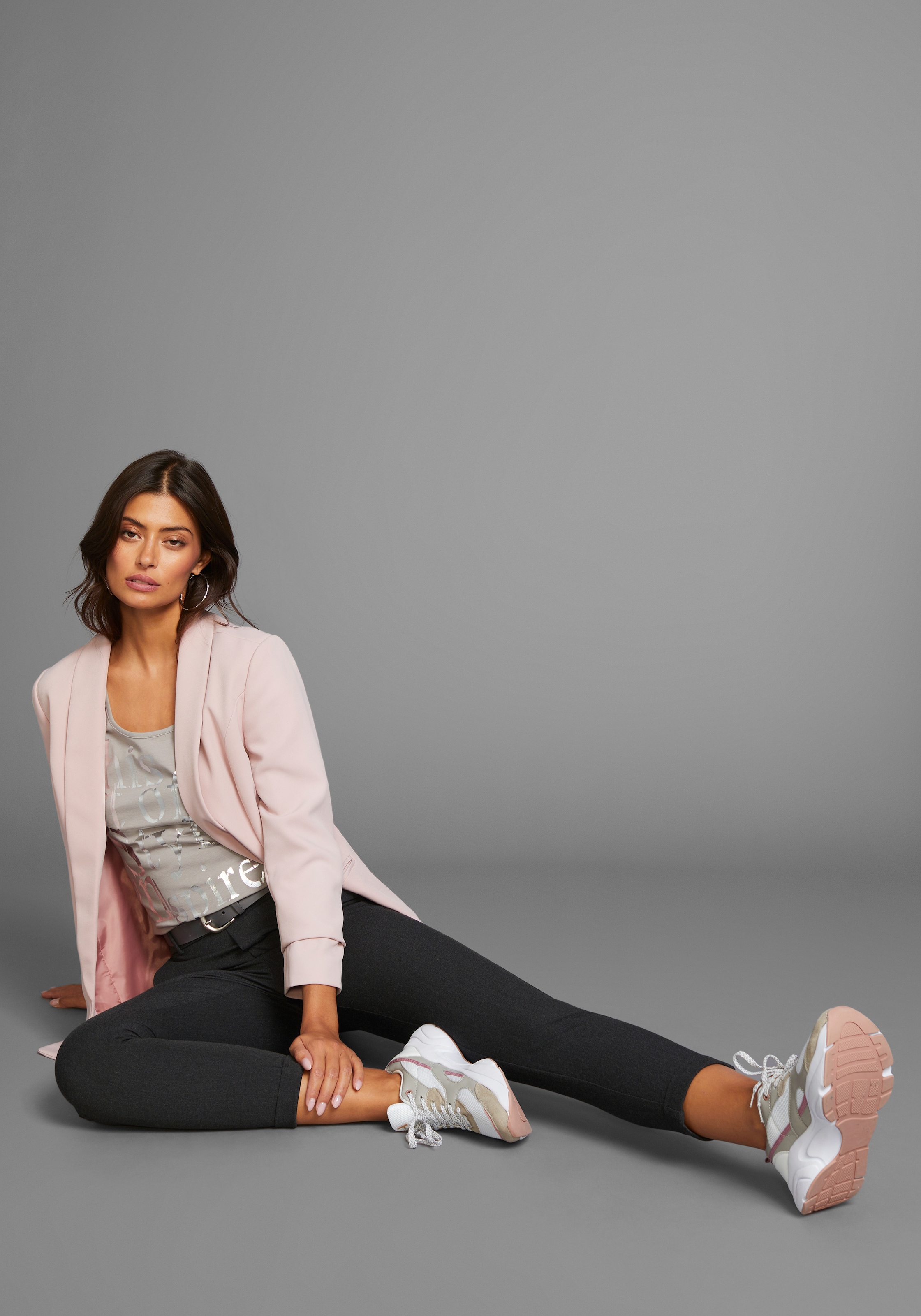 Laura Scott T-Shirt sehr figurbetont,  mit frischem Print,  Rundhals,  für die Freizeit