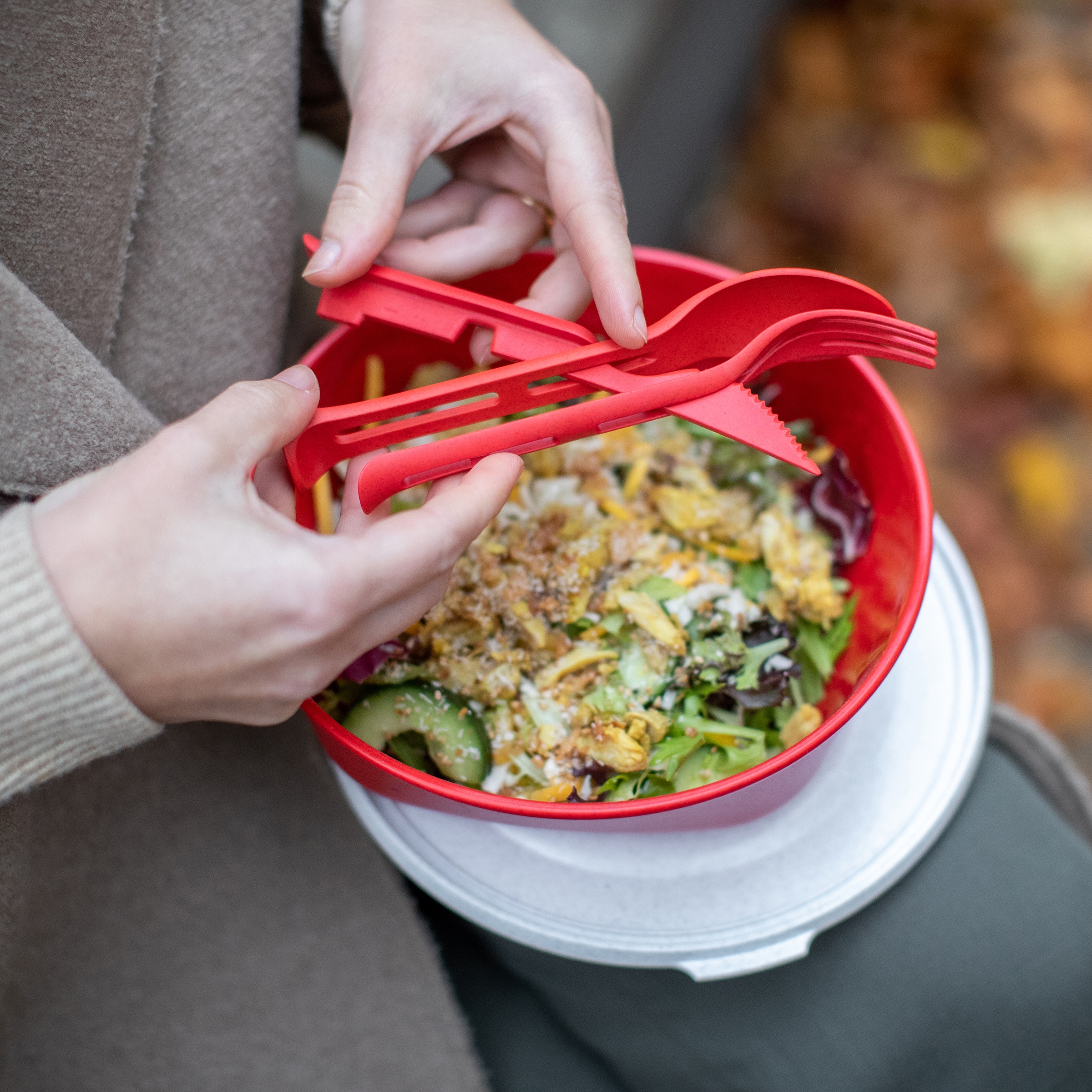 KOZIOL Lunchbox »CONNECT BOX READY«, (Set, 5 tlg., Box mit Deckel+1 Besteckset bestehend aus1x Messer,1x Gabel,1x Löffel), biozirkulärem Material,spülmaschinengeeignet,melaminfrei,recycelbar