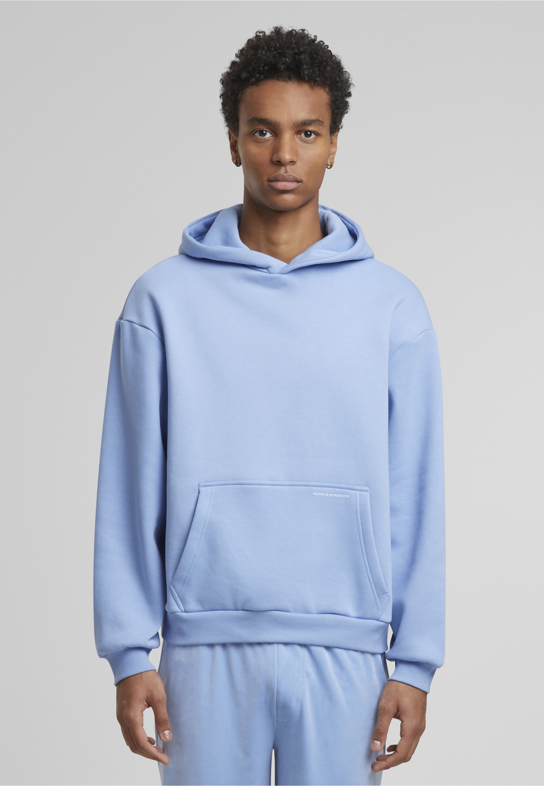 Upscale by Mister Tee Kapuzenpullover »Upscale by Mister Tee Faith Is Strength Fluffy Hoody« 1 Stk.