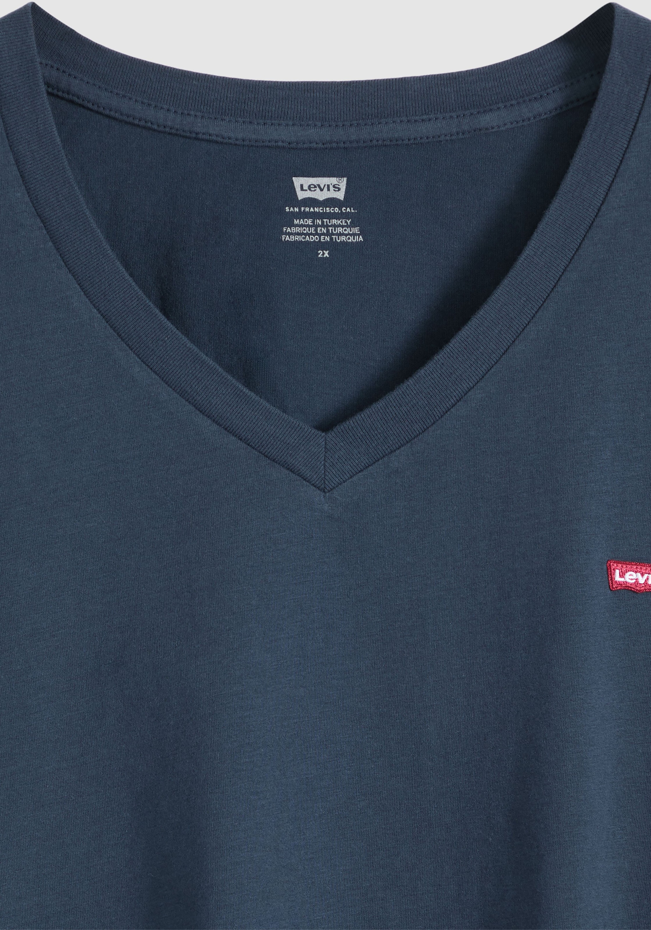 Levi's® Plus V-Shirt »V NECK TEE« Figurumspielende Passform