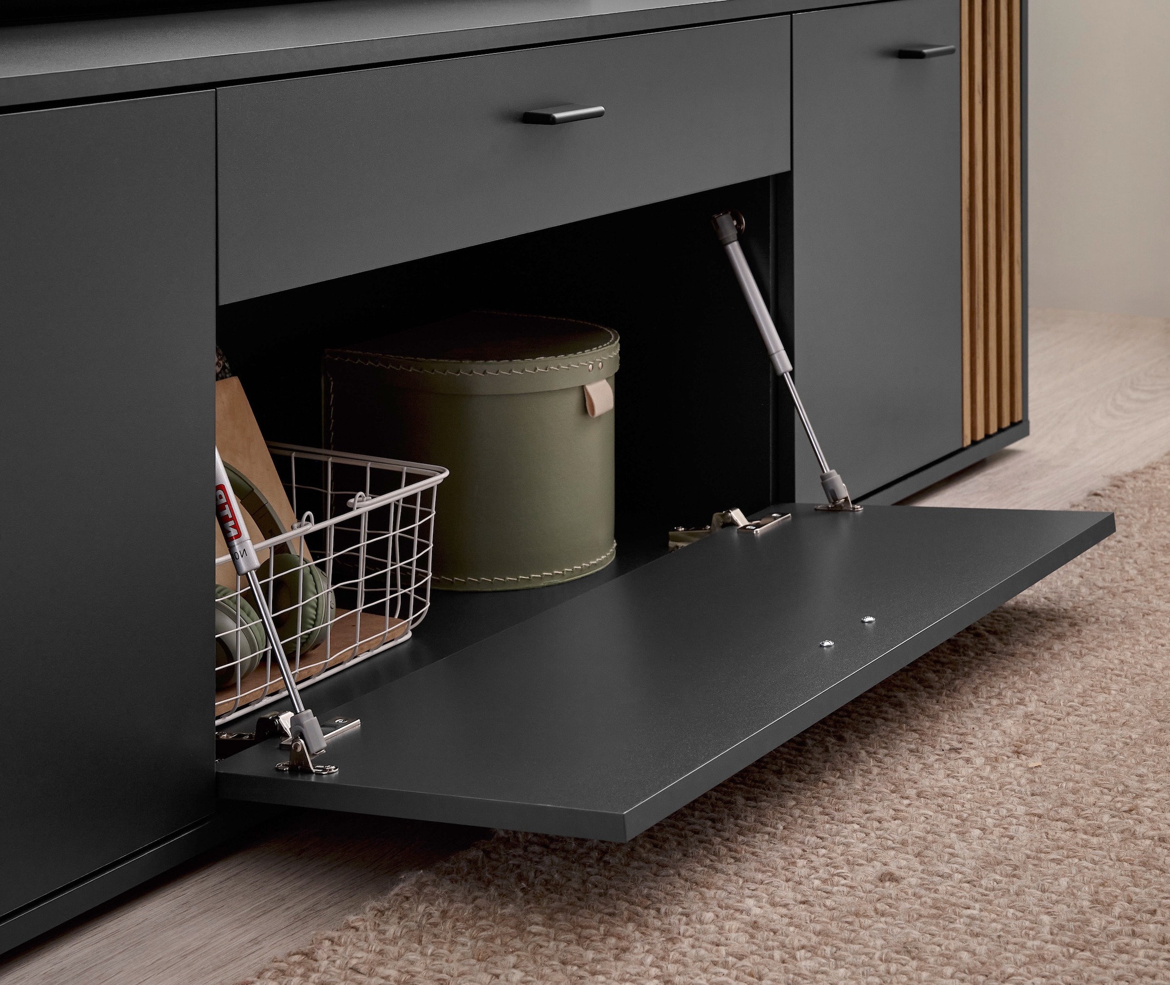 HBZ Lowboard »Dublin TV-Schrank, BxHxT 180x50x38cm«, (1 St.), Breite 180cm, Softclose, Metallgriffe