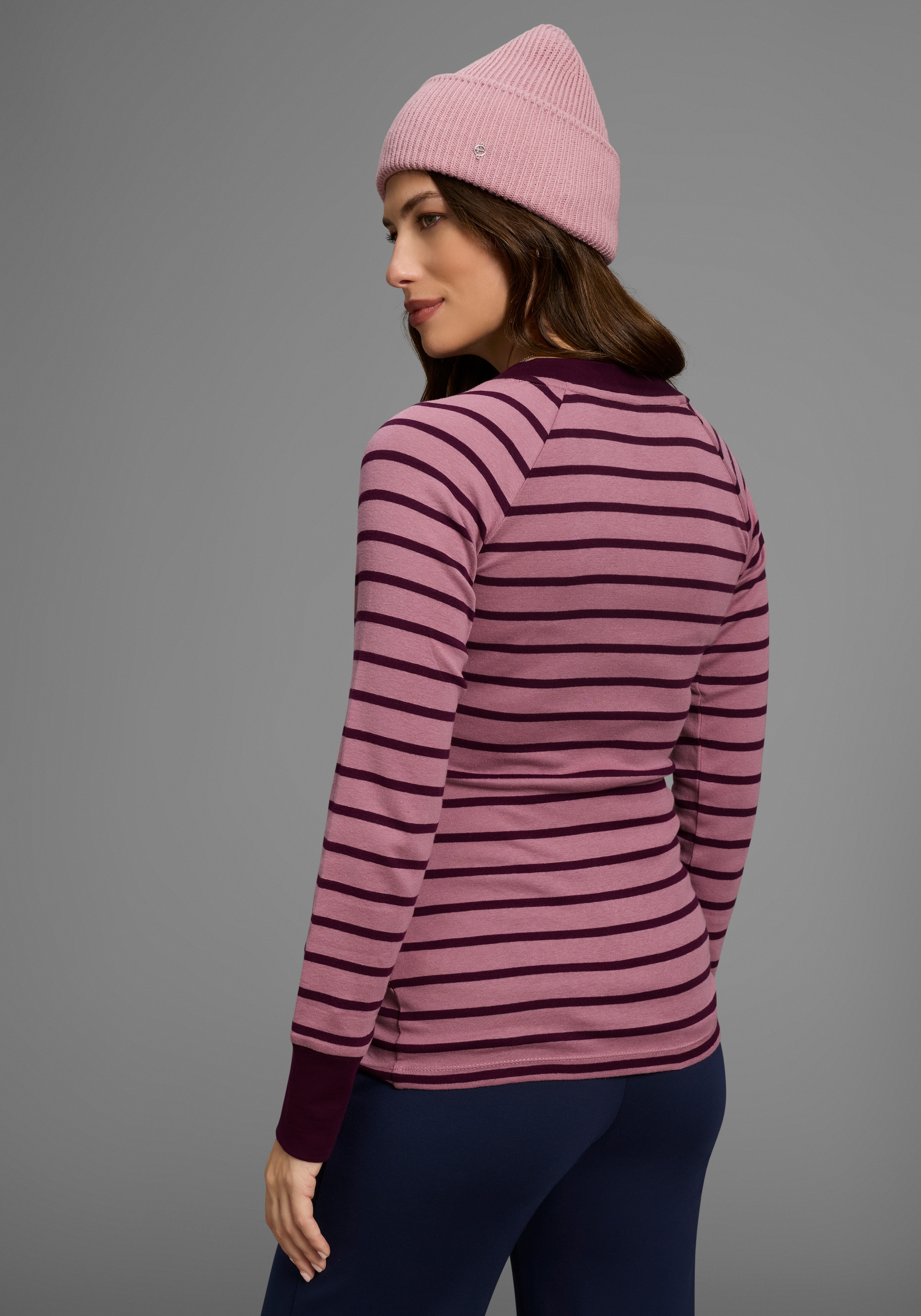 KangaROOS Langarmshirt, mit Henley-Ausschnitt und Zierknöpfen