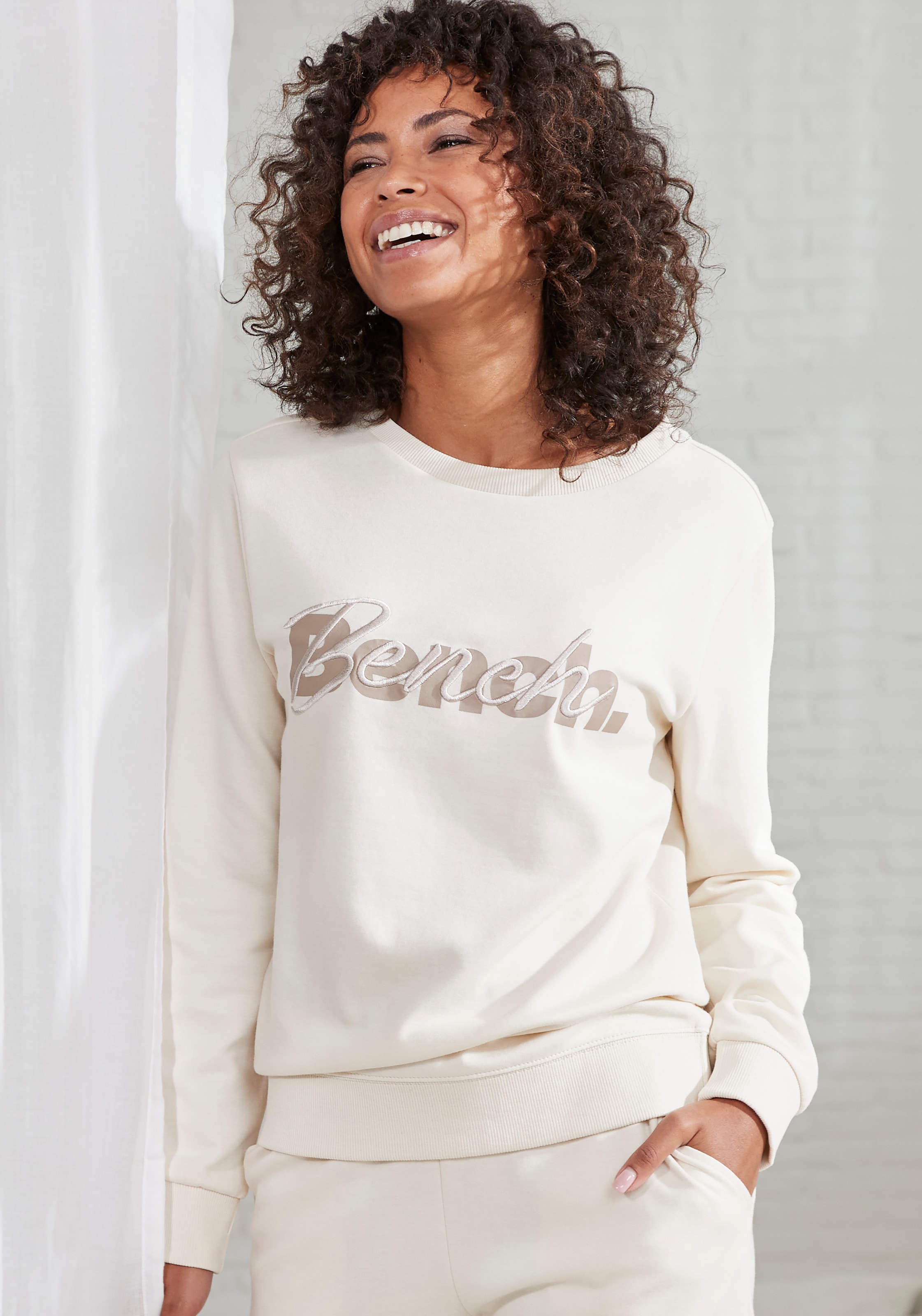 Bench. Loungewear Sweatshirt, mit kaufen Loungeanzug Logodruck Stickerei, und
