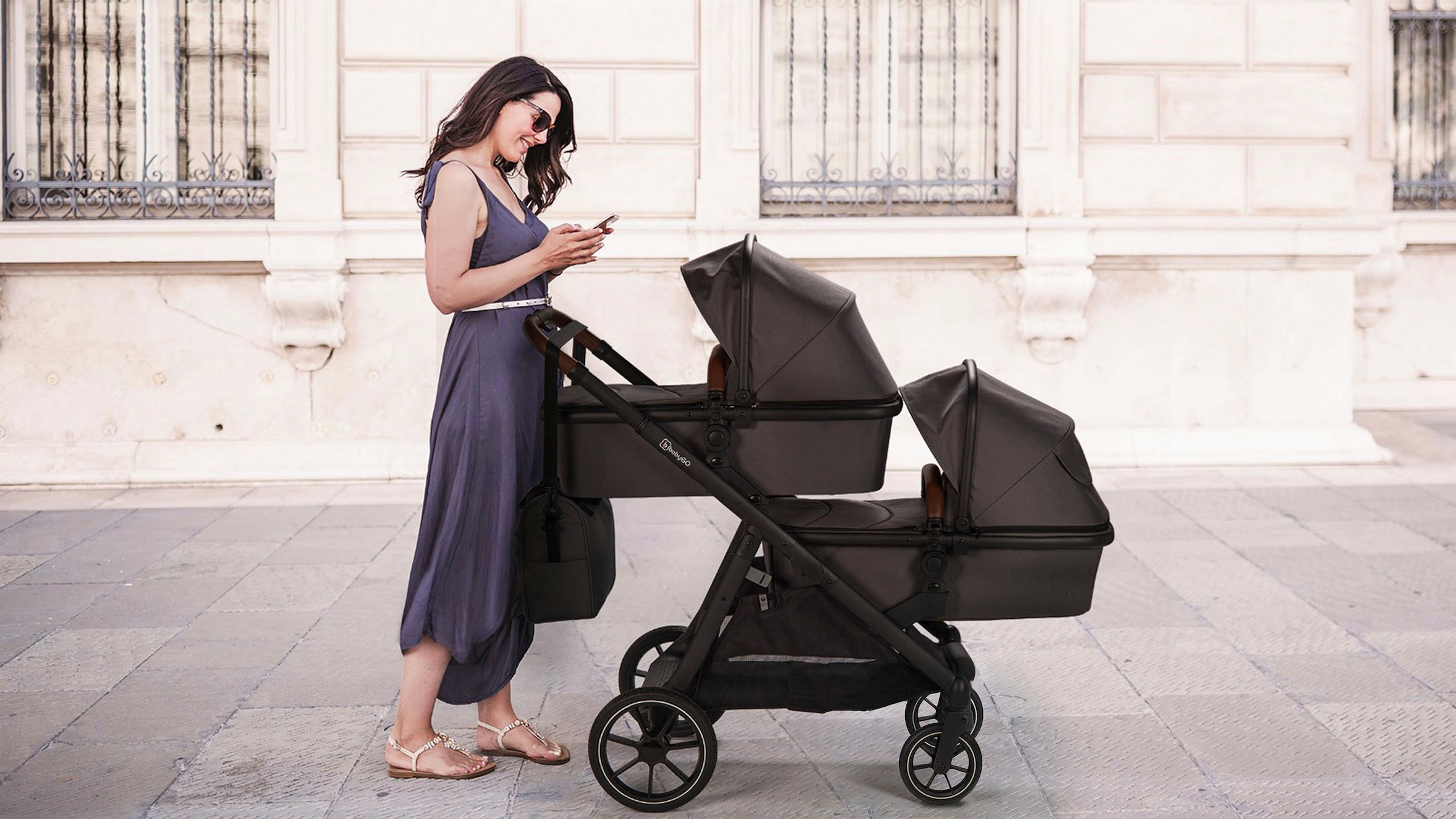 BabyGo Zwillings-Kombikinderwagen »Duo Ultra Set, grau«, inkl. 2 Babyschalen, 2 Isofix Base, Wickeltasche u. 2 Regenhauben