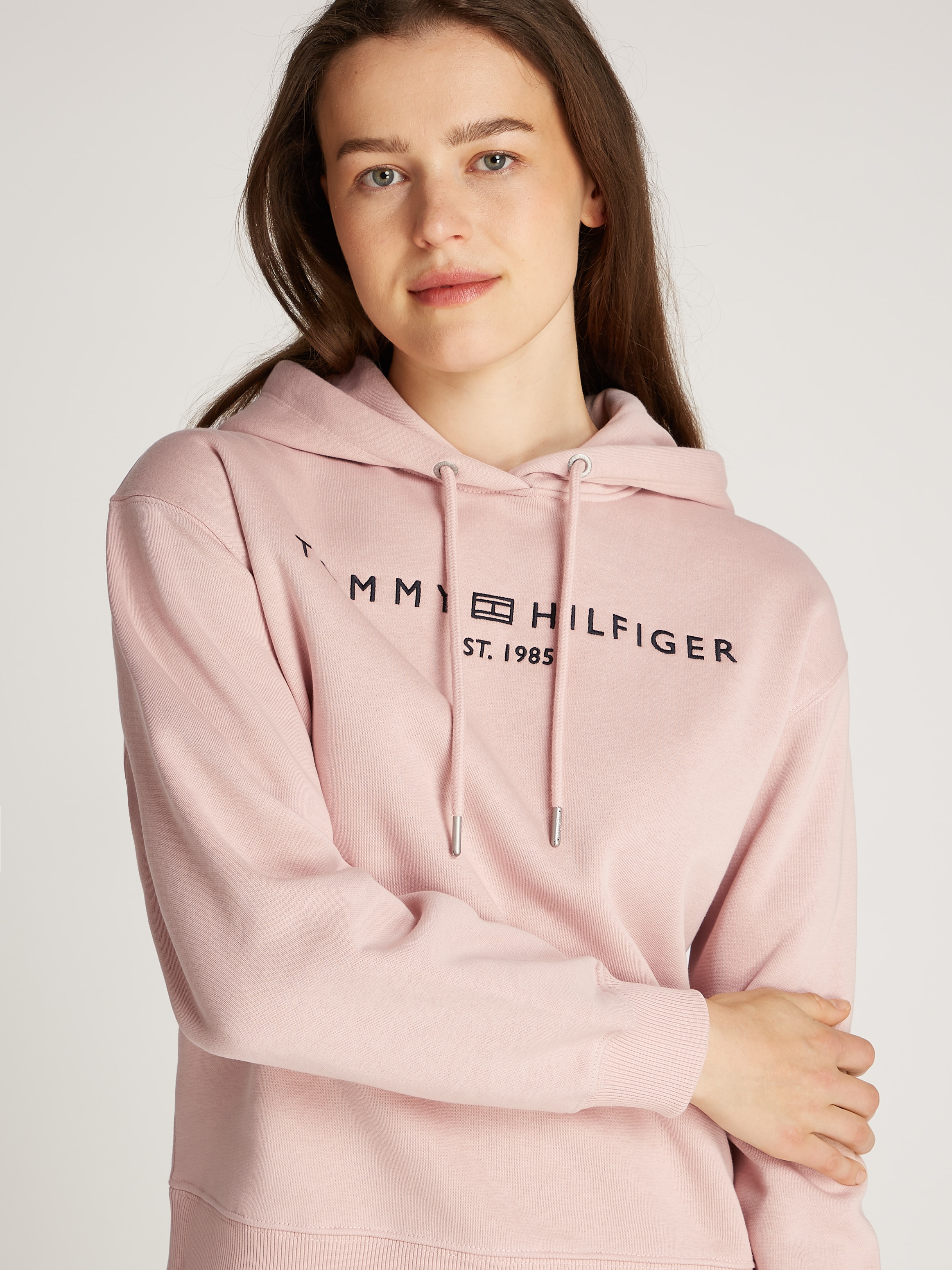 Tommy Hilfiger Kapuzensweatshirt »MDRN REG CORP LOGO HOODIE«, mit gesticktem Logo-Schriftzug