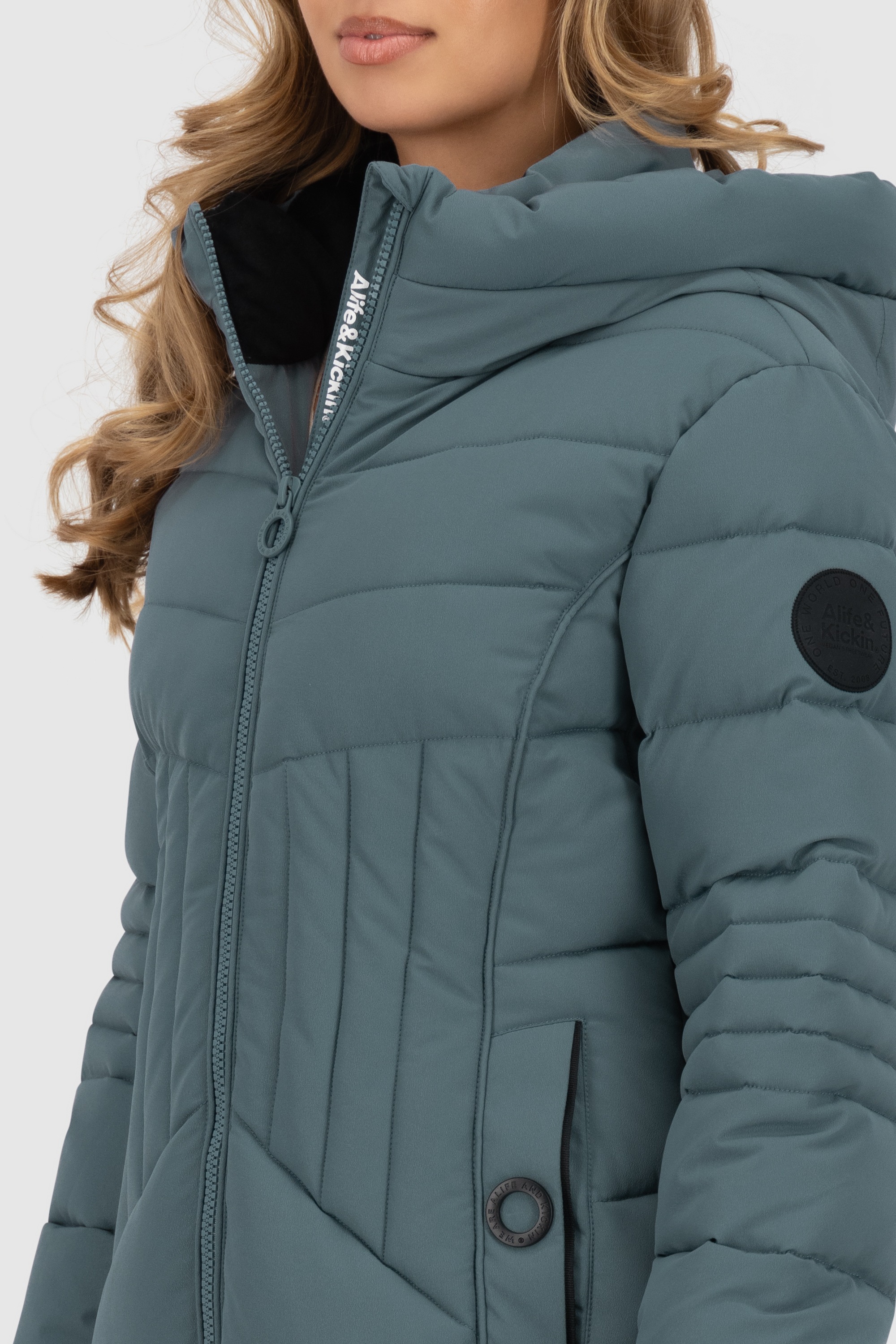 Alife & Kickin Winterjacke »Damen PriscillaAK A«, mit Kapuze, Gefütterter kurzer Mantel mit figurbetonter Passform und 2-Wege-Zip