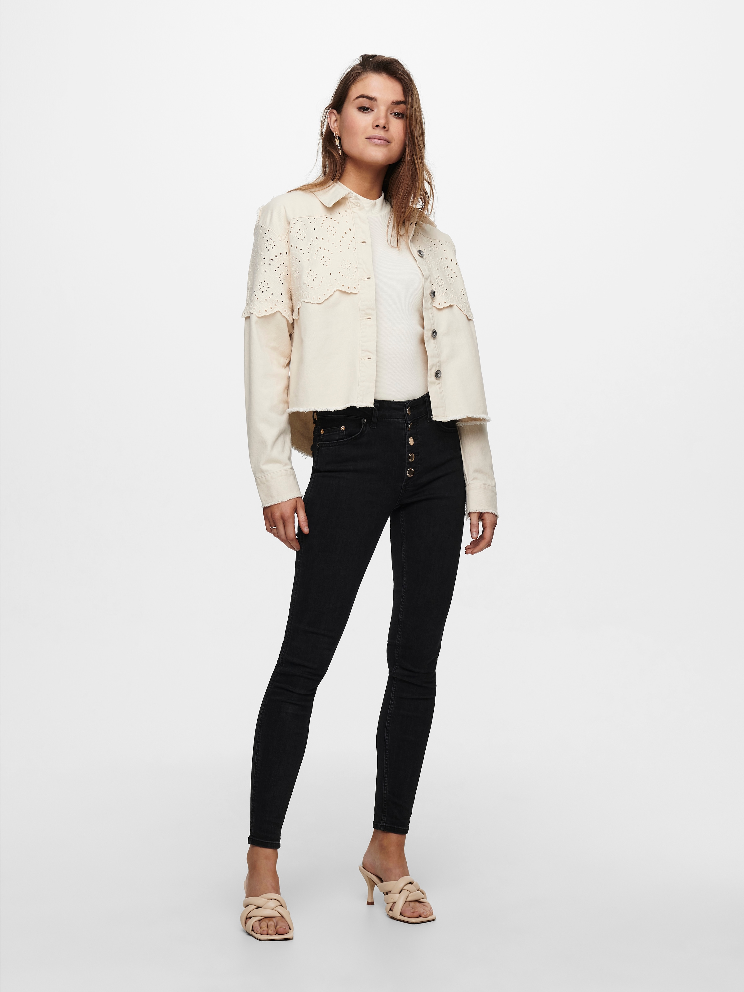 ONLY Kurzjacke »ONLELENA CROCHET JACKET NC OTW« mit hochwertiger Lochspitze