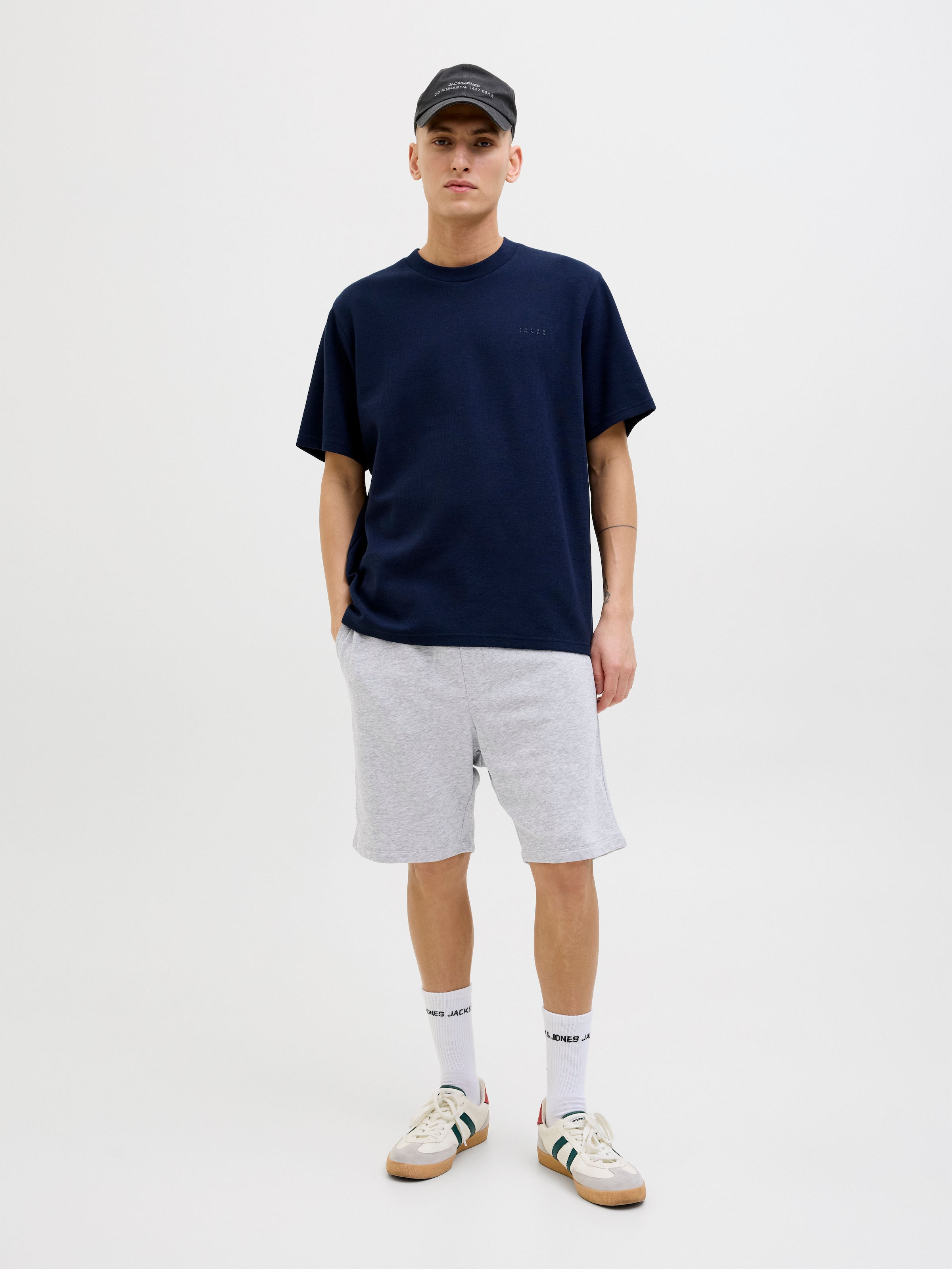 Jack & Jones Shorts »JPSTGORDON BRADLEY SWEAT SHORTS MID«, mit elastischem Bund