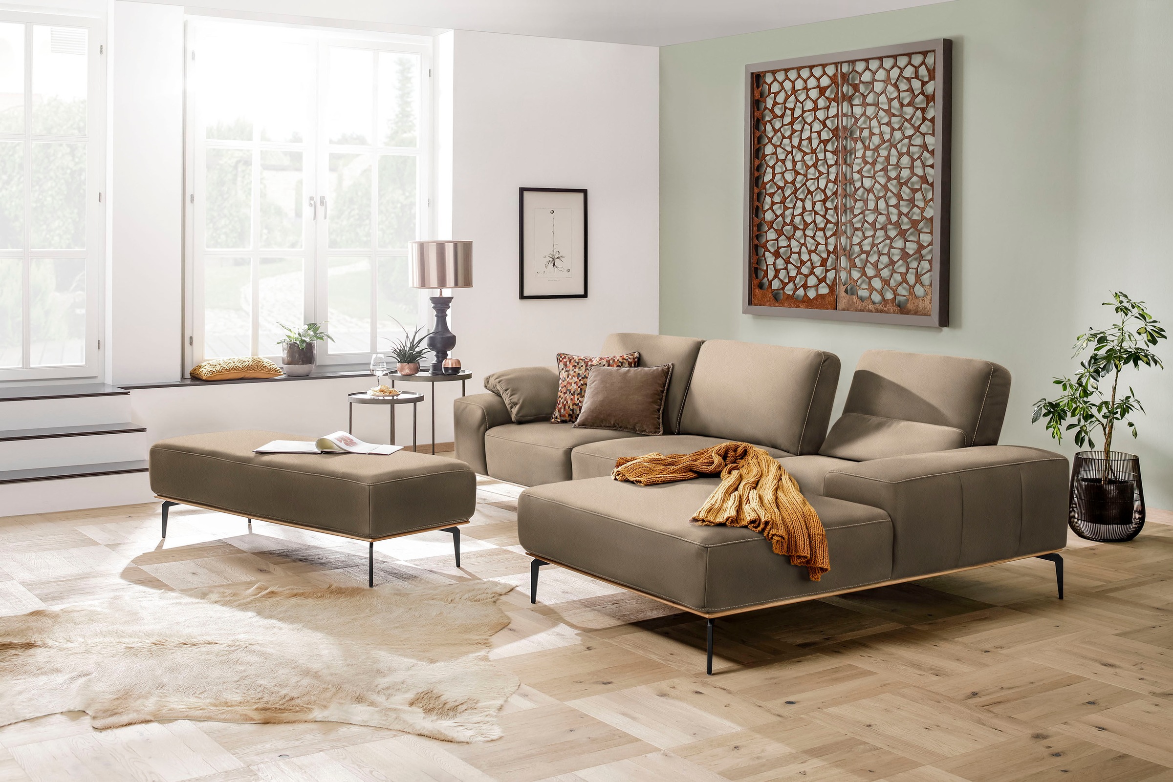 W.SCHILLIG Ecksofa »run, Designsofa mit tollem Sitzkomfort, bequem, L-Form«, mit Holzsockel, Füße in Schwarz pulverbeschichtet, Breite 319 cm