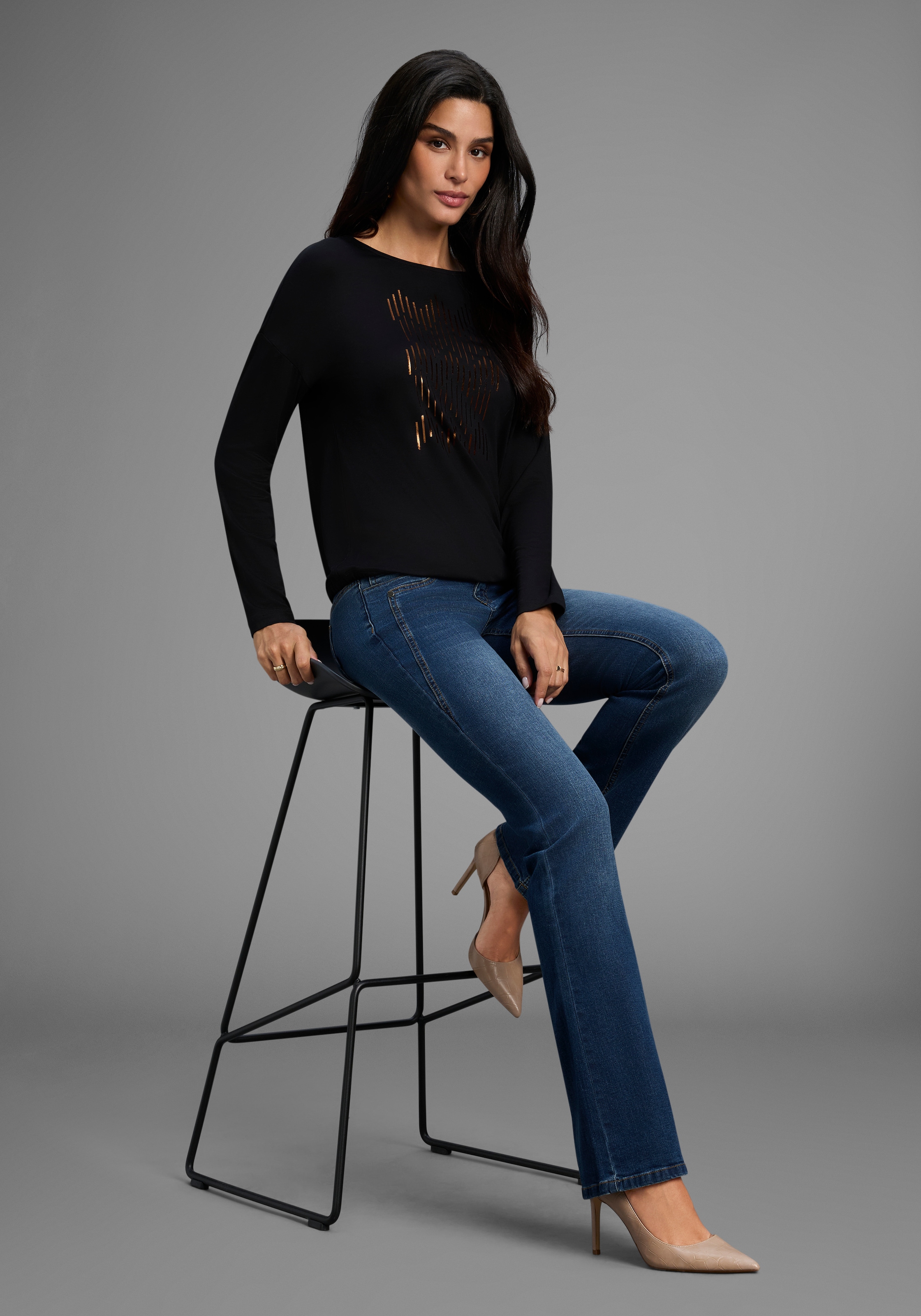 Laura Scott Longsleeve, mit grafischem Folien-Druck - NEUE KOLLEKTION