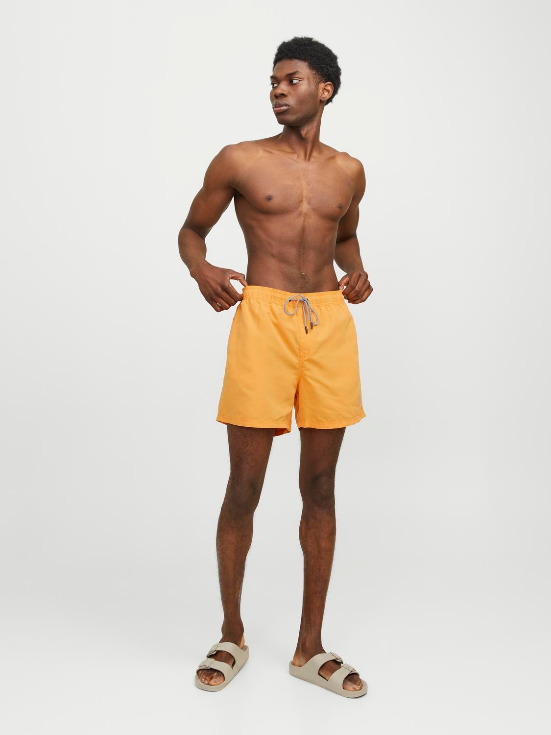 3. Bild von Jack & Jones Badeshorts »JPSTFIJI JJSWIM SOLID SN LY«, schmal geschnittene Schwimm-Shorts für den Strand aus recyceltem Garn