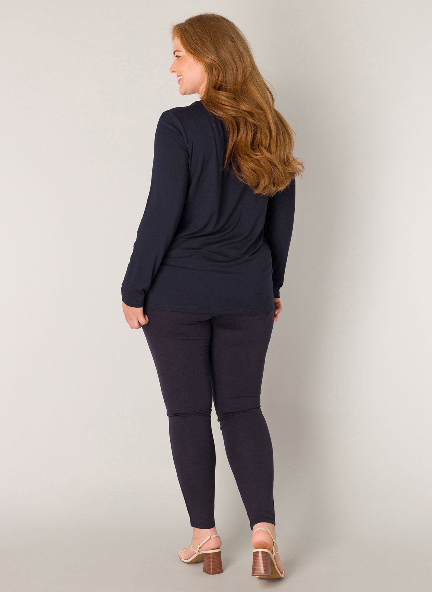 Base Level Curvy Langarmshirt mit Rundhalsausschnitt