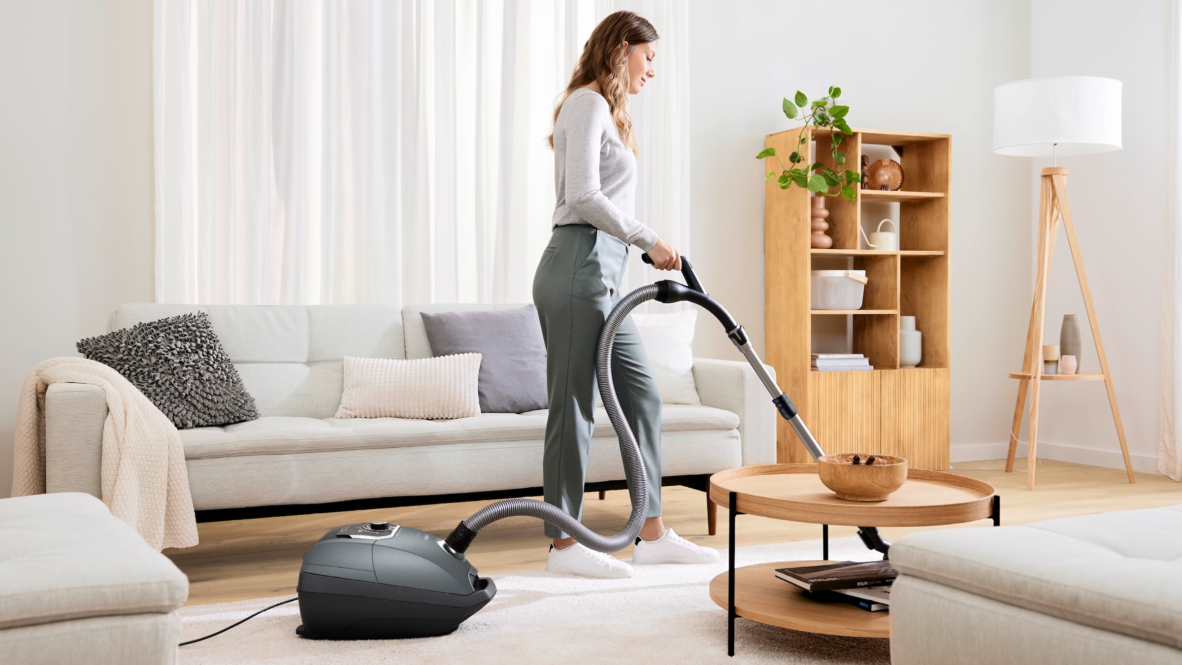 BOSCH Bodenstaubsauger »Serie 8 ProSilence, BGL75XPRQ, für Allergiker, 10 Jahre Motorgarantie«, 750 W, mit Beutel, Hygiene-Filter, Hartbodendüse, XXL-Polsterdüse, langes Kabel, grau