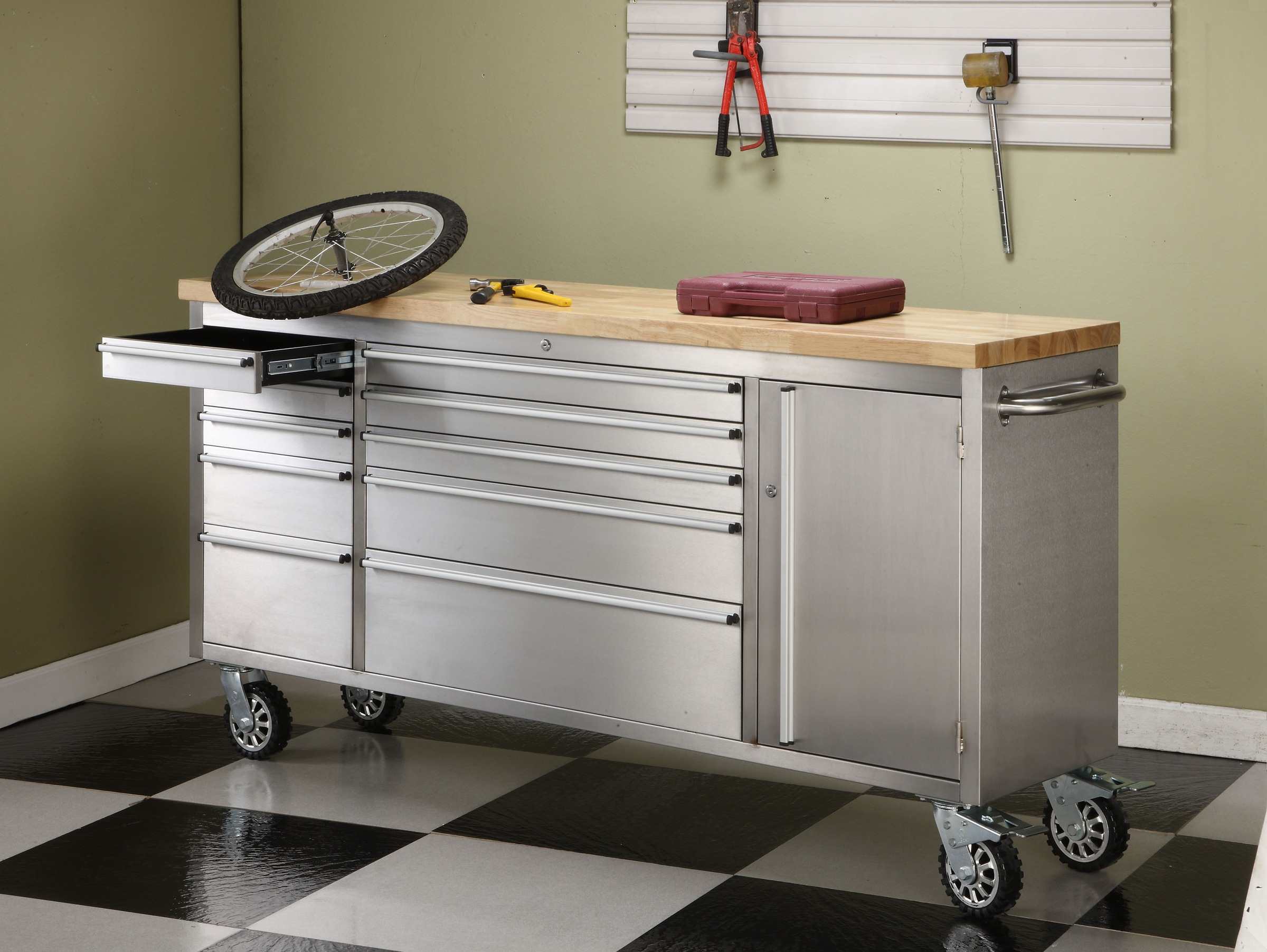 ONDIS24 Werkstattwagen »Werkzeugwagen aus Edelstahl mit 1 Tür 10 Schubladen« fahrbar, kugelgelagerten Schubladen, abschließbar, Massivholzplatte