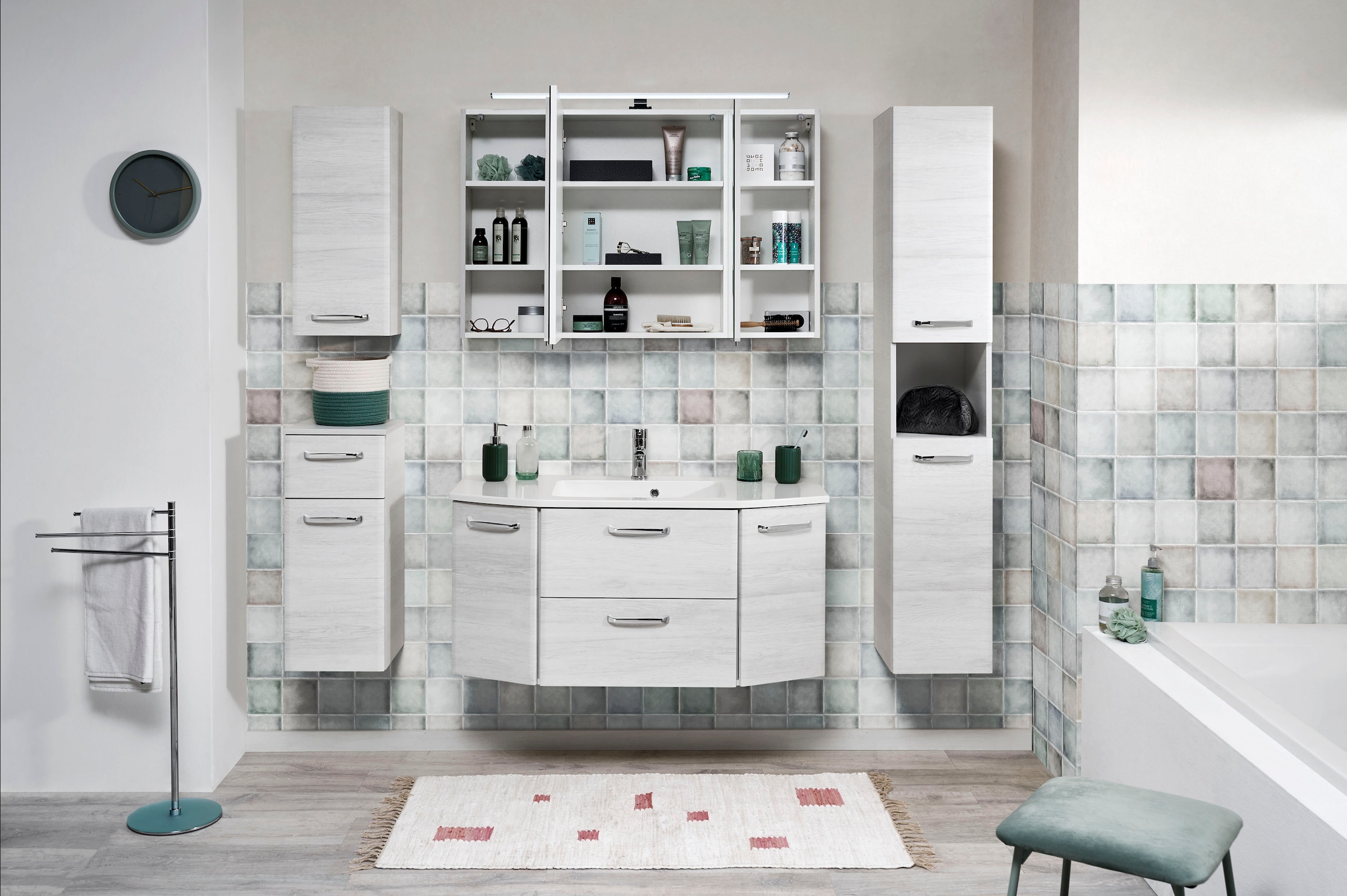 Saphir Hochschrank »Quickset Badschrank 30 cm breit, 2 Türen, 1 Nische, 3 Einlegeböden« Badezimmer-Hochschrank inkl. Türdämpfer, Griffe in Chrom glänzend