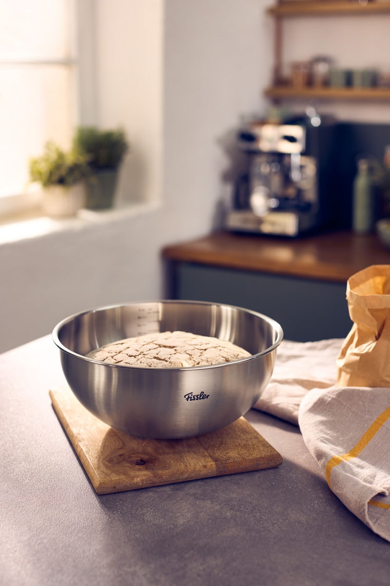 Fissler Schüssel »Fissler Essential® Edelstahl-Schüssel« aus Edelstahl 18/10 mit integrierter Mess-Skala, stapelbar für platzsparende Aufbewahrung