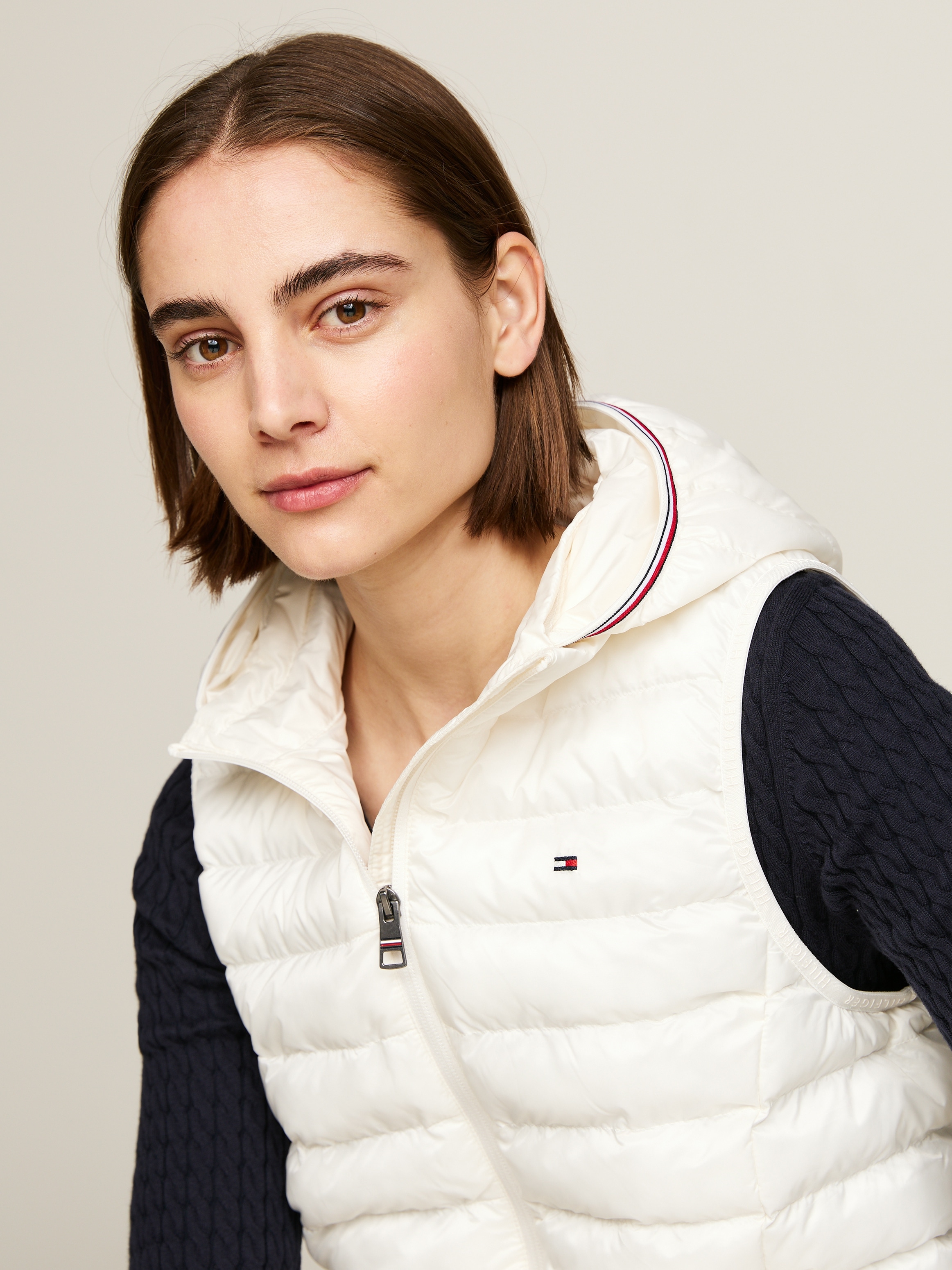 Tommy Hilfiger Steppweste »LW PADDED GLOBAL STRIPE VEST«, (Global Serie TH WOMEN), mit Elastic-Band