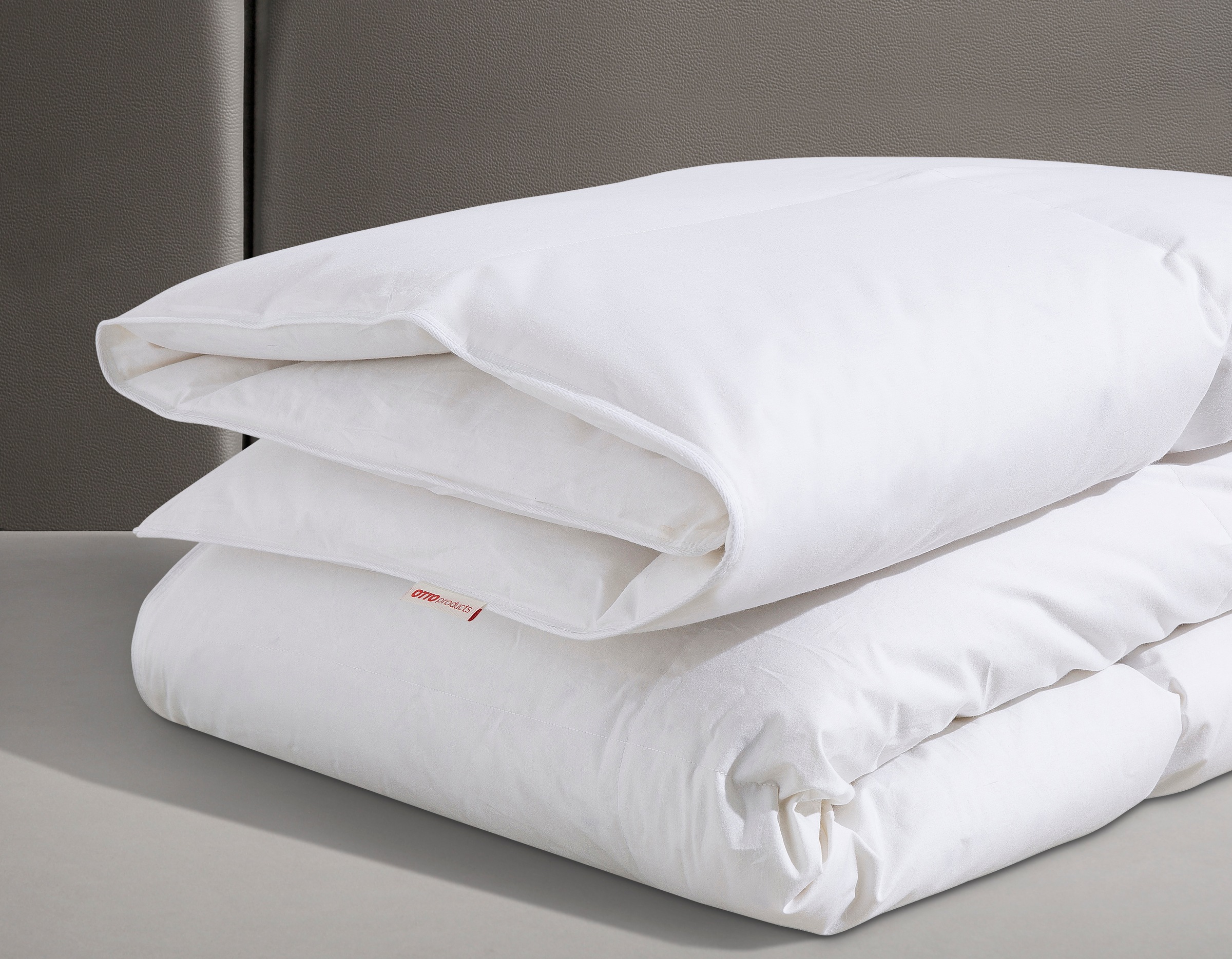 OTTO products Daunenbettdecke »Jannika«, extrawarm, Füllung 80% Daunen & 20% Federn, Bezug 100% Baumwolle, (1 St.), plastikfreie Verpackung
