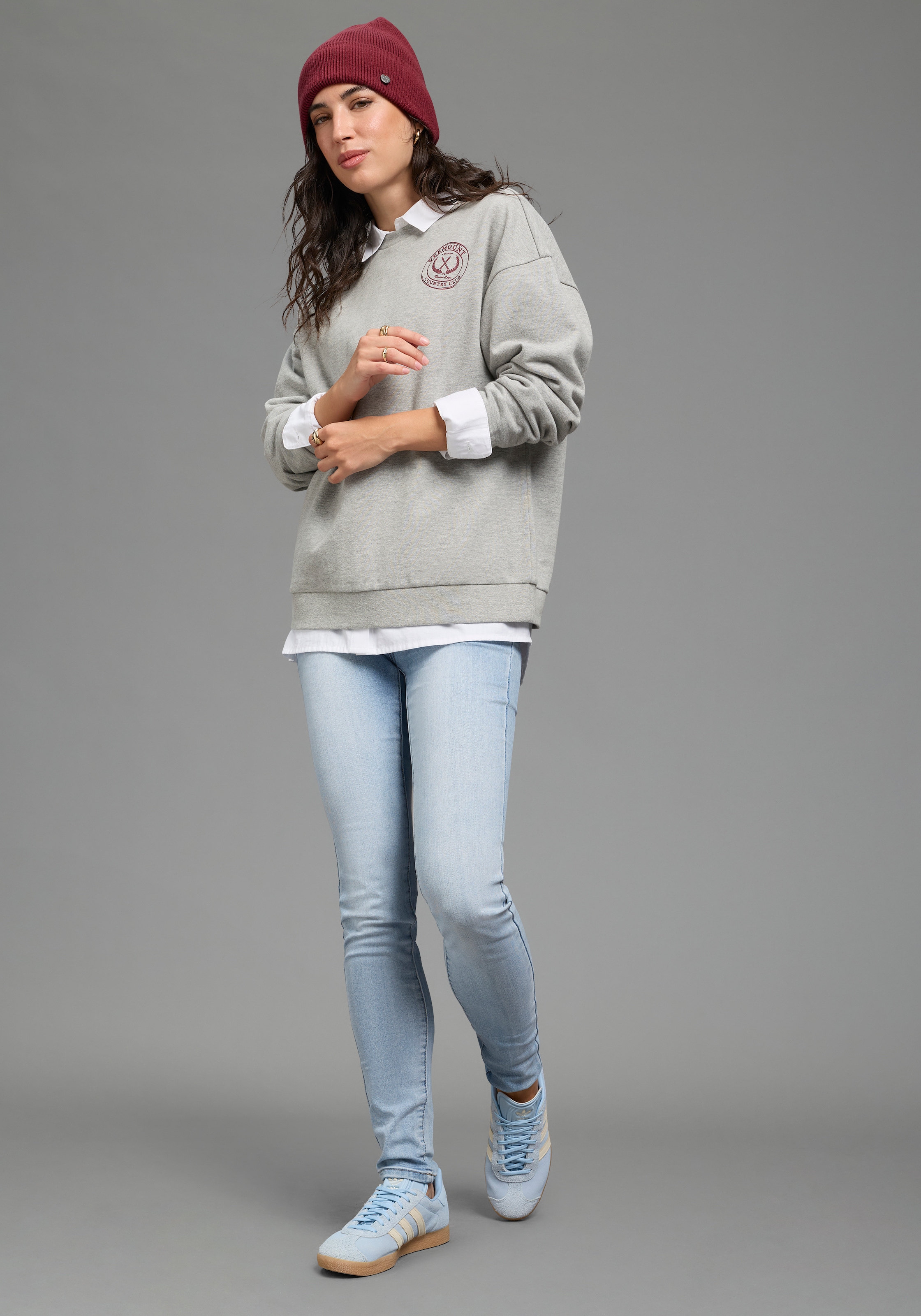 Laura Scott Sweater , in klassischer Basicform mit Heritage Druck
