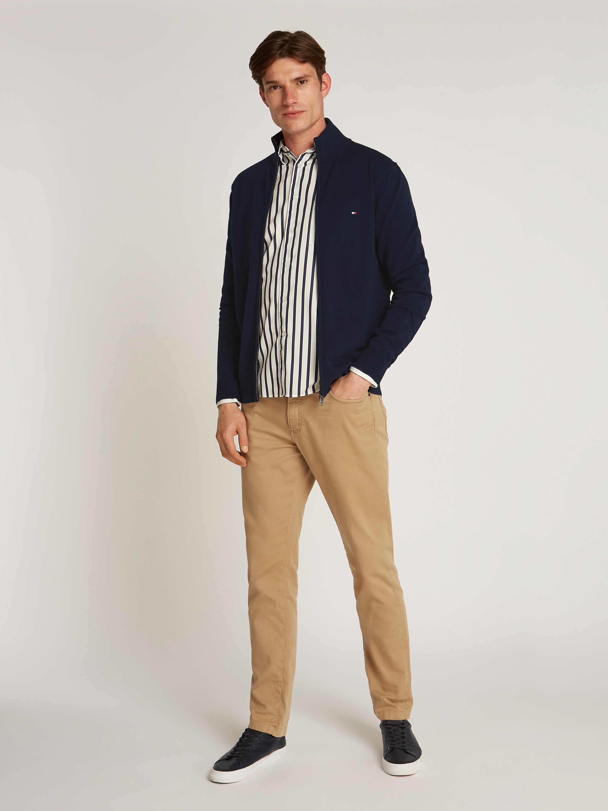 Tommy Hilfiger Strickjacke »ESSENTIAL COTTON ZIP THRU«, mit Logostickerei