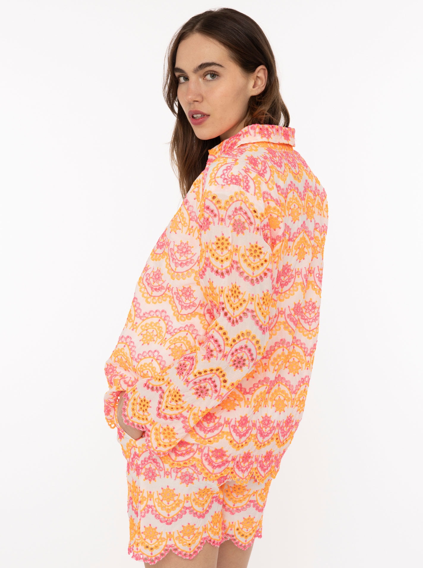 Zwillingsherz Kurzarmbluse »"Lochstickerei"« langarm, mit Kragen, Lochspitze, Knopfleiste