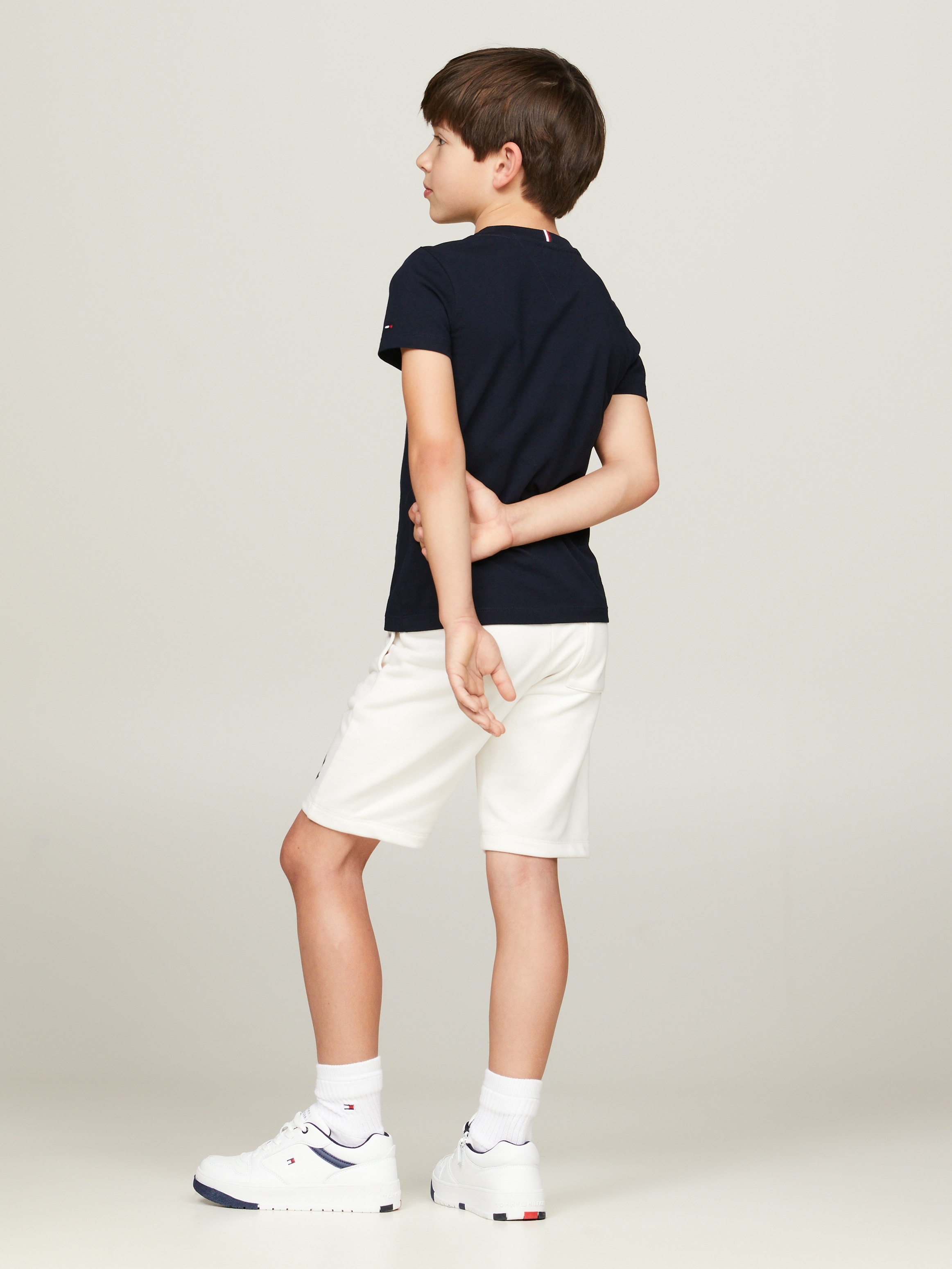 Tommy Hilfiger Rundhalsshirt »MONOTYPE FLOCK REGULAR TEE SS«, mit Frontprint, Rundhlas, Kurzarm