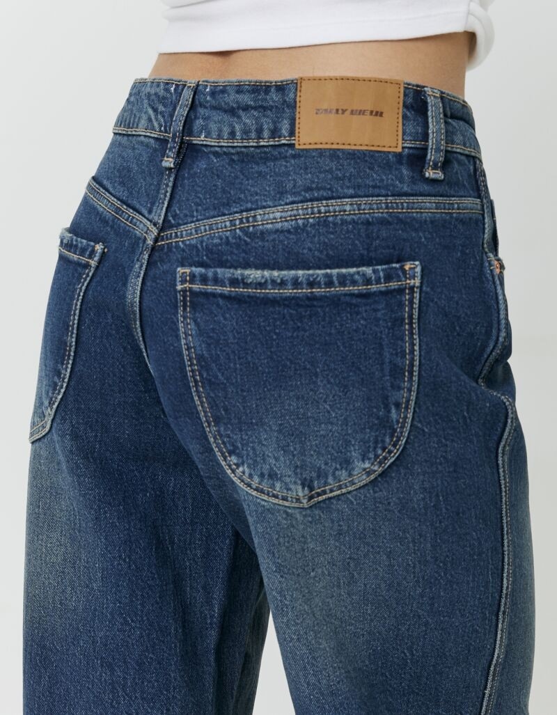 Tally Weijl Low-rise-Jeans »SPADEPALLAS« Baumwollmischung, Low-Waist mit geradem Beinverlauf und Strass-Anhänge