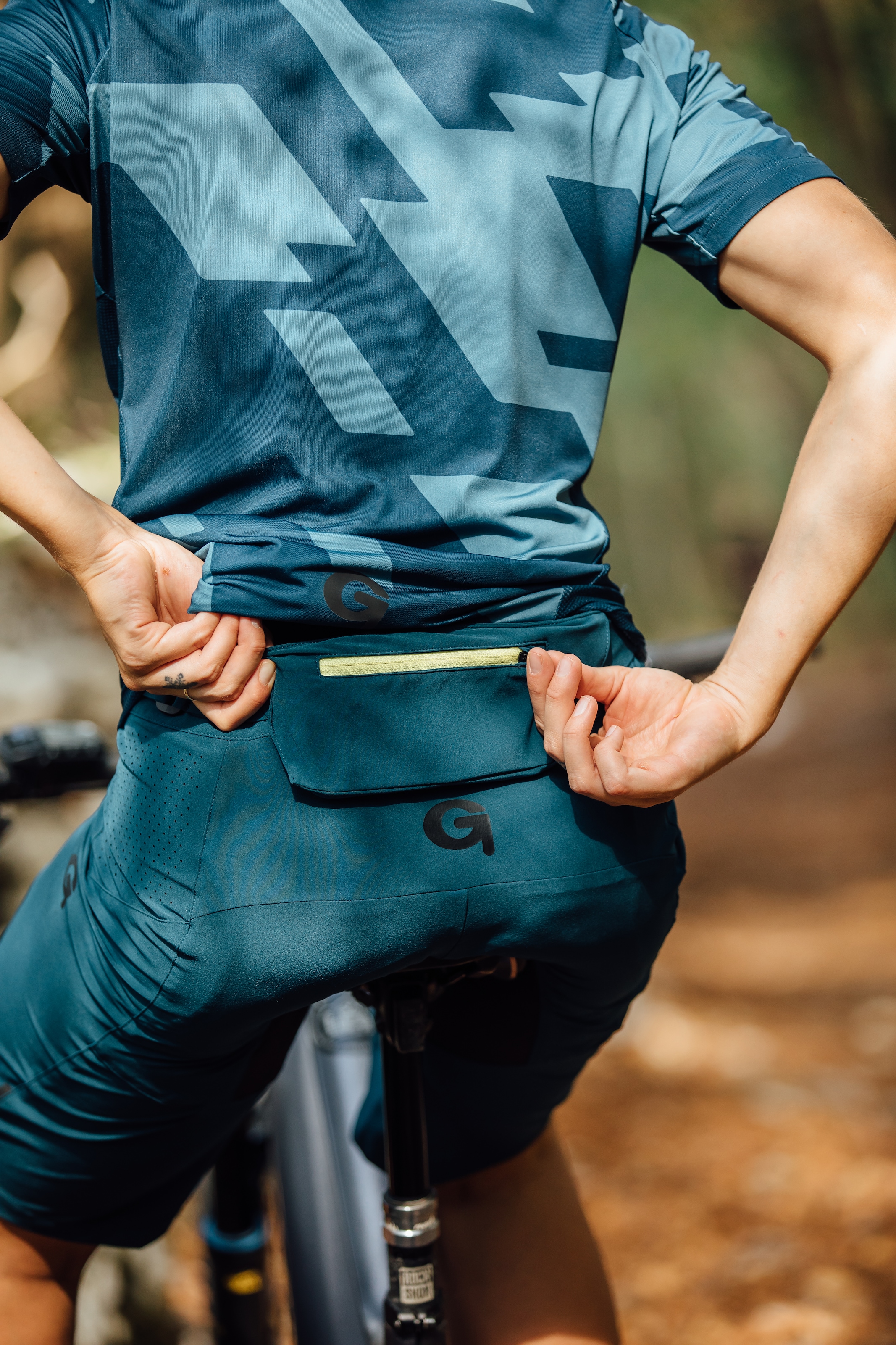 Gonso Radhose »NOMESINO«, Damen Bike-Shorts, MTB Fahrradhose mit Sitzpolster, Bund flexibel