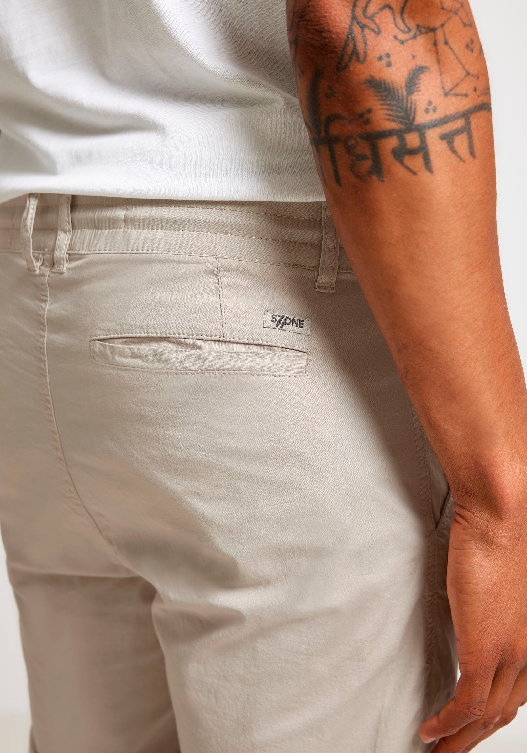 3. Bild von STREET ONE MEN Chinoshorts, mit einem Elastikbund