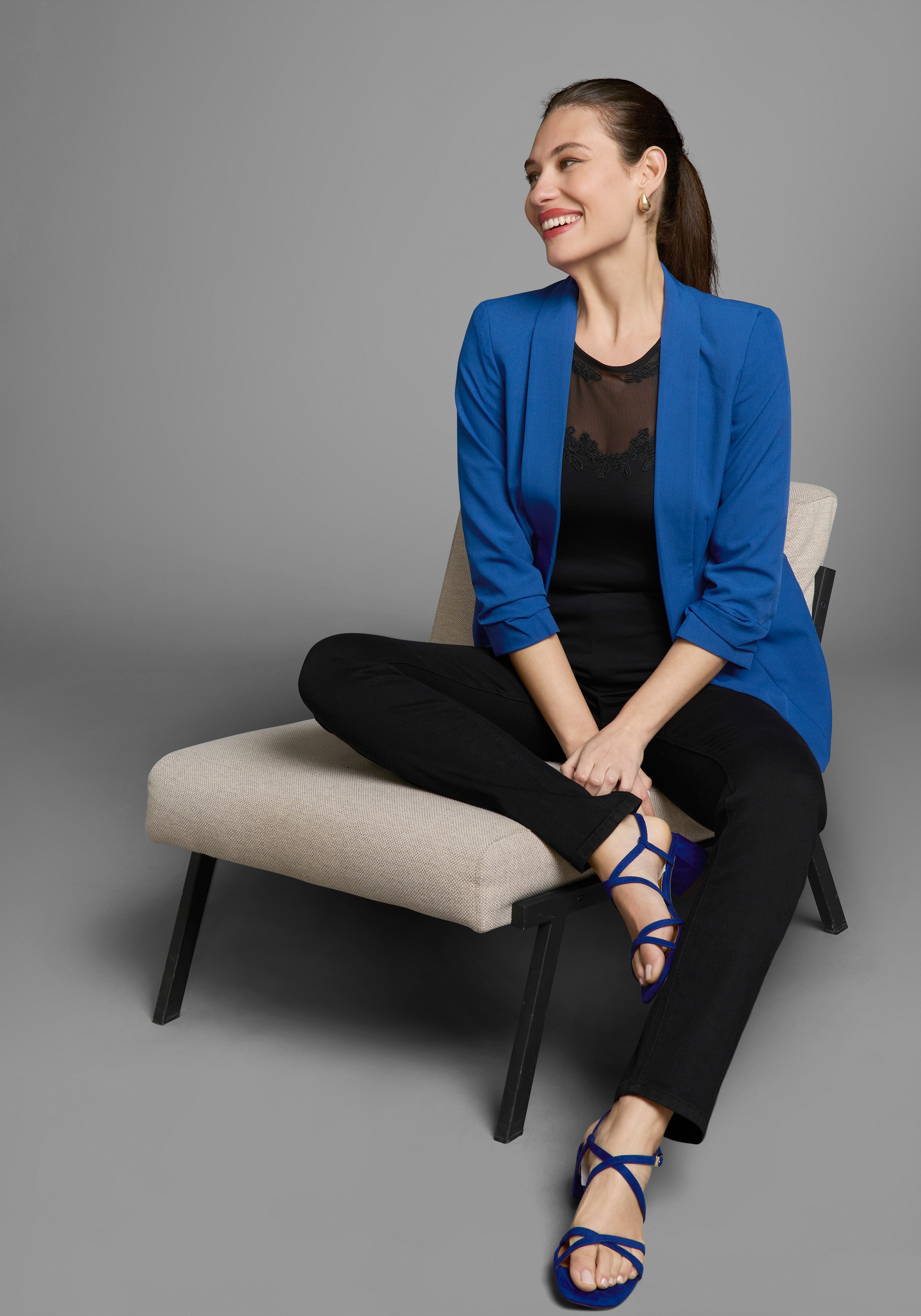 Melrose Rundhalsshirt, Kurzarm, sehr figurbetont, femininer Stil