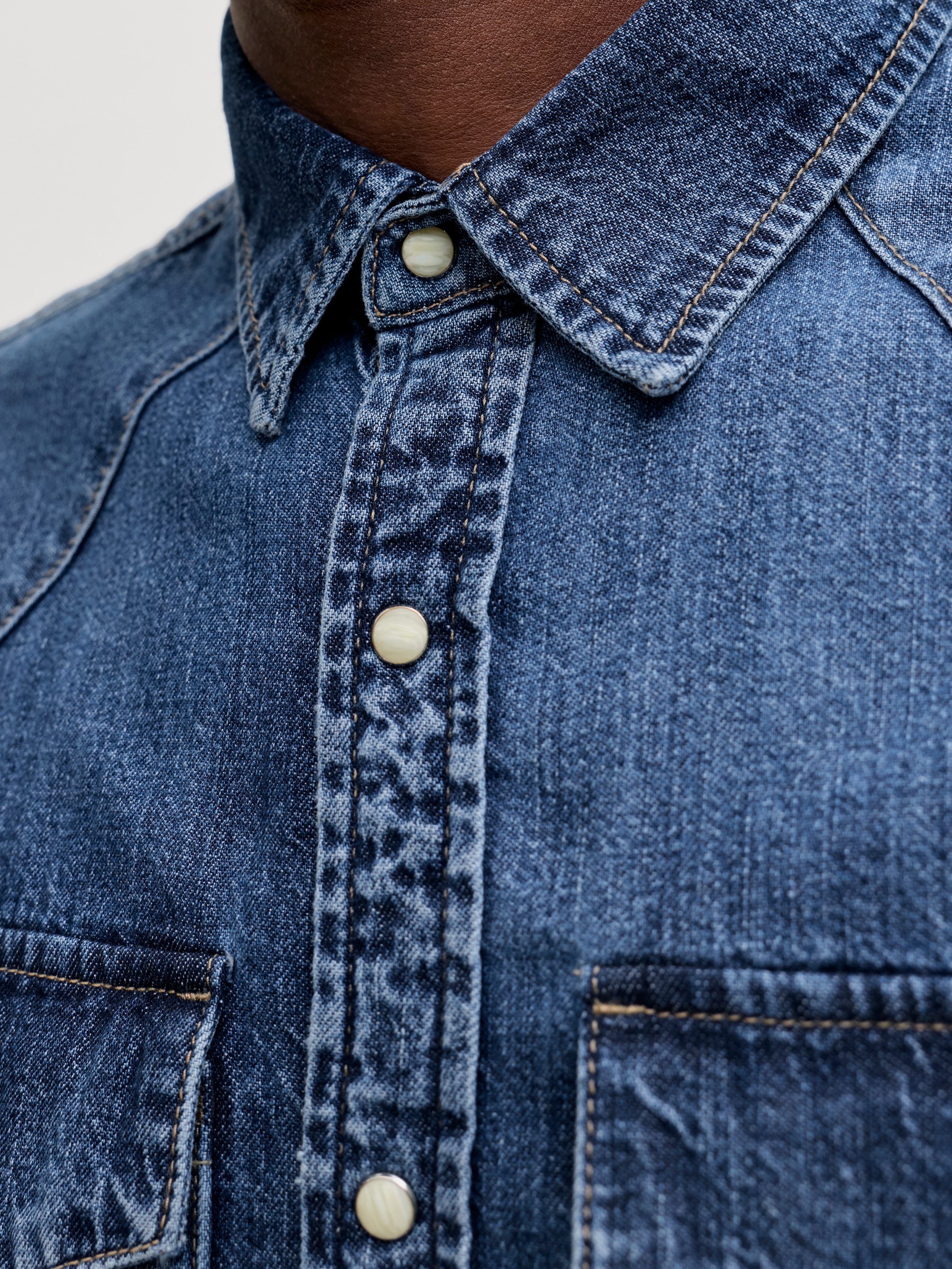 Jack & Jones Jeanshemd »JJEWESTERN JJSHIRT AT 187 NOOS« mit Brusttaschen
