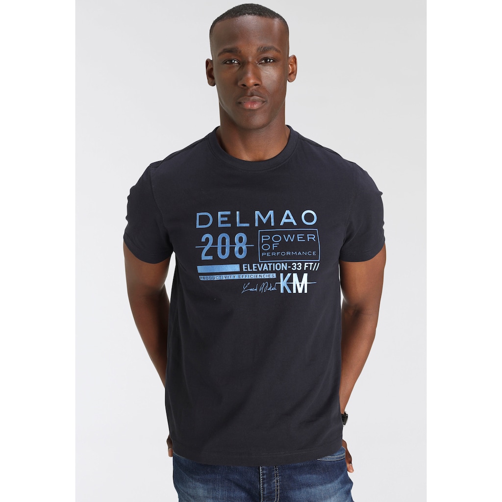 DELMAO T-Shirt mit leicht glänzendem Brustprint-NEUE MARKE!