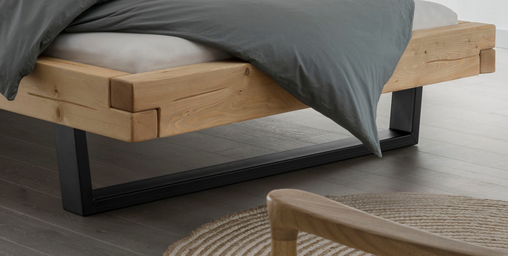 Home affaire Massivholzbett »Ultima Balkenbett Doppelbett, Füße Metallkufe« hohe Belastbarkeit: 200kg je Seite,  FSC®-zertifizierte Wildeiche oder Fichte, viele Breiten zur Auswahl