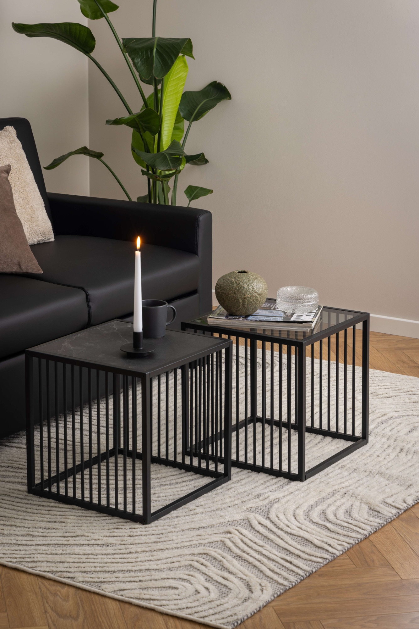 ACTONA GROUP Couchtisch »Strington Beistelltisch«, Ecktisch, schwarzer Marmoroptik, vertikalen Metalllamellen, H: 63 cm