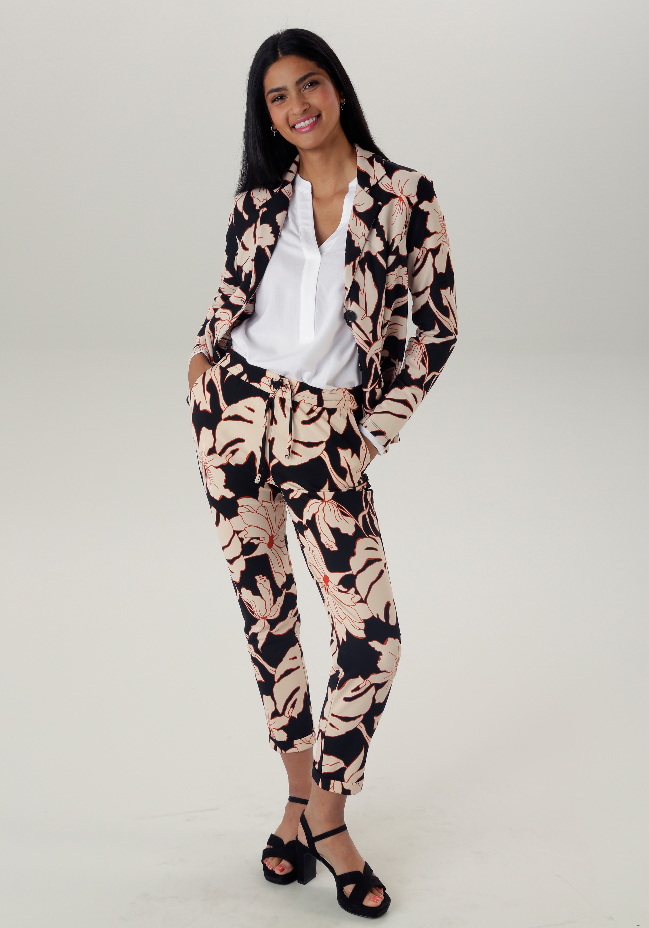Aniston SELECTED Schlupfhose, mit großflächigem und abstraktem Blumenmuster - NEUE KOLLEKTION