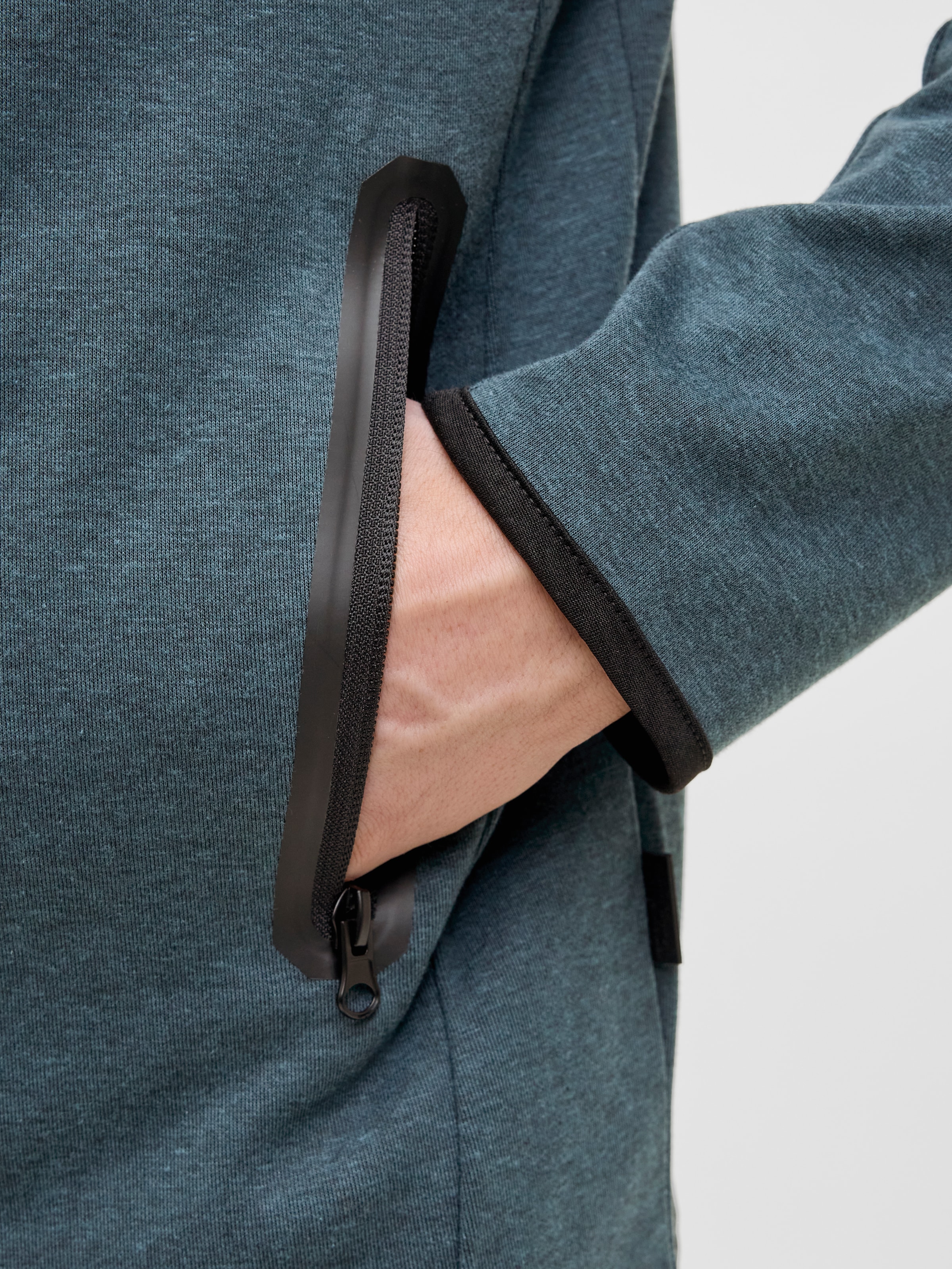 Jack & Jones Sweatjacke »JCOFUSION SWEAT ZIP HOOD NOOS«
