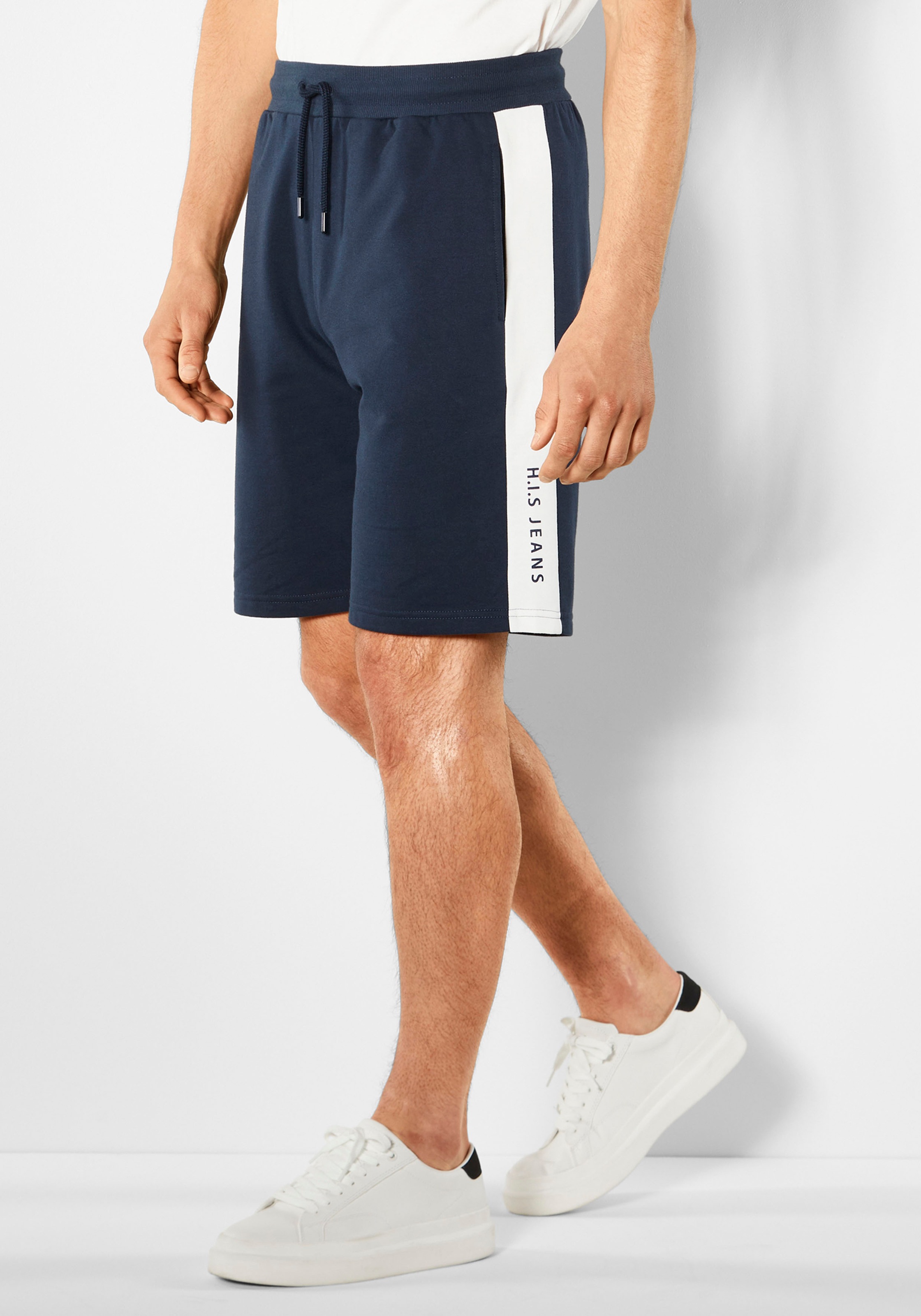 H.I.S Sweatshorts, seitlicher Streifen mit Logodruck