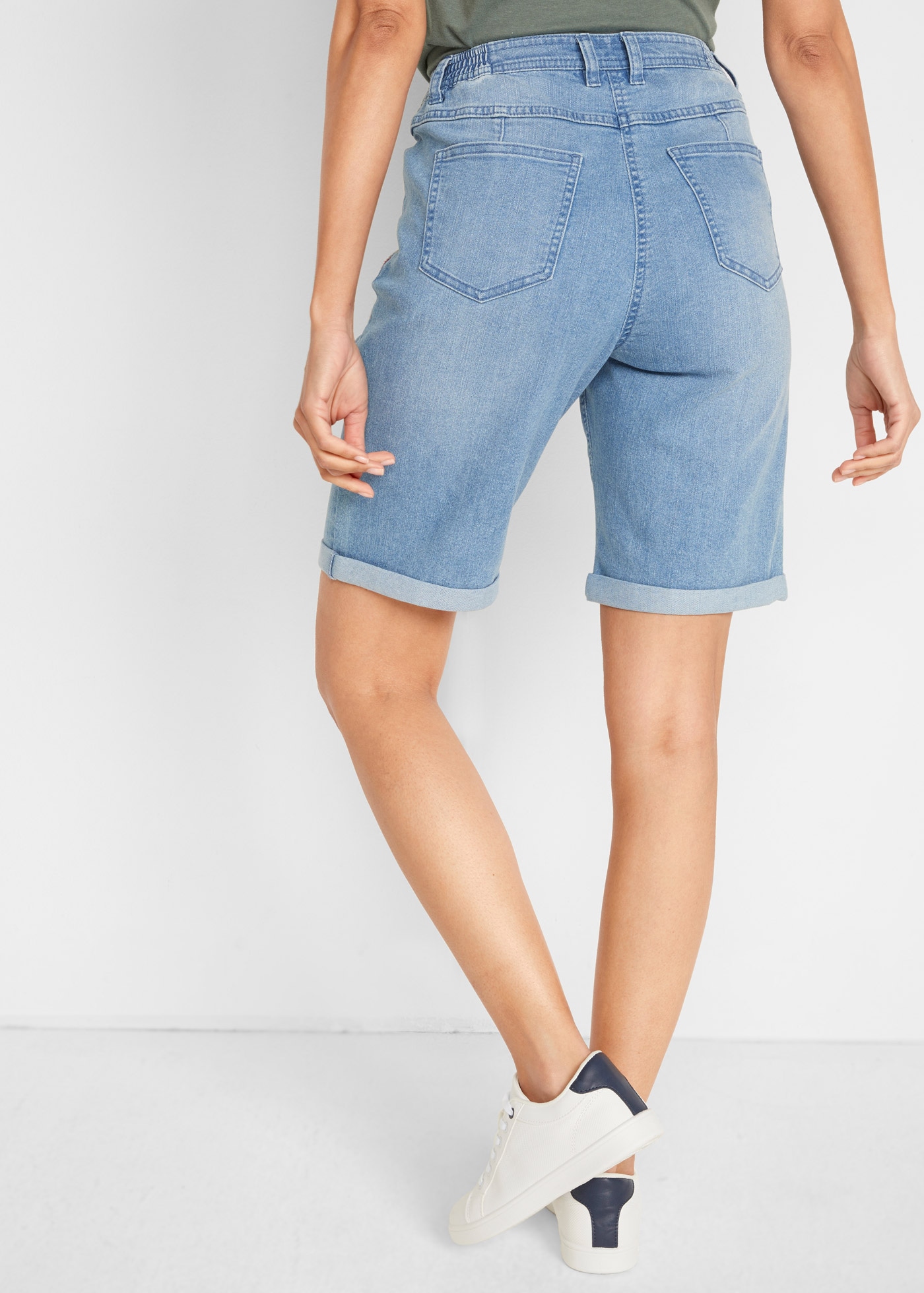 bonprix Bermudas  aus Baumwolle, Polyester und Elasthan, regular fit, mit Stickerei