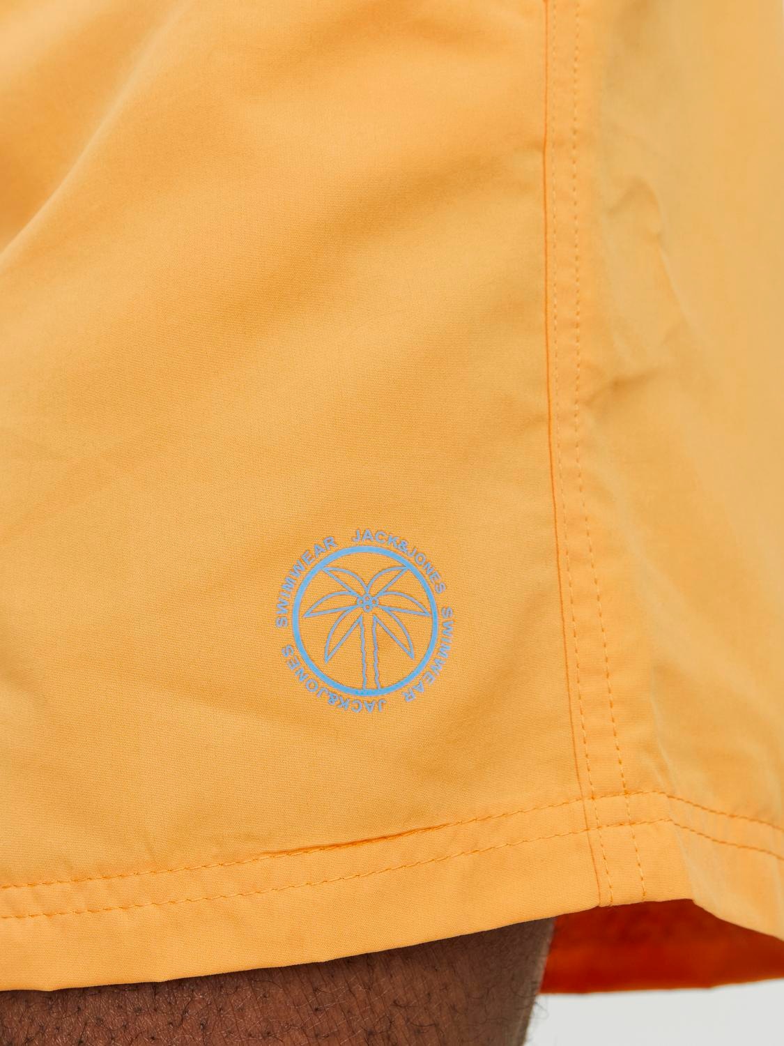 2. Bild von Jack & Jones Badeshorts »JPSTFIJI JJSWIM SOLID SN LY«, schmal geschnittene Schwimm-Shorts für den Strand aus recyceltem Garn