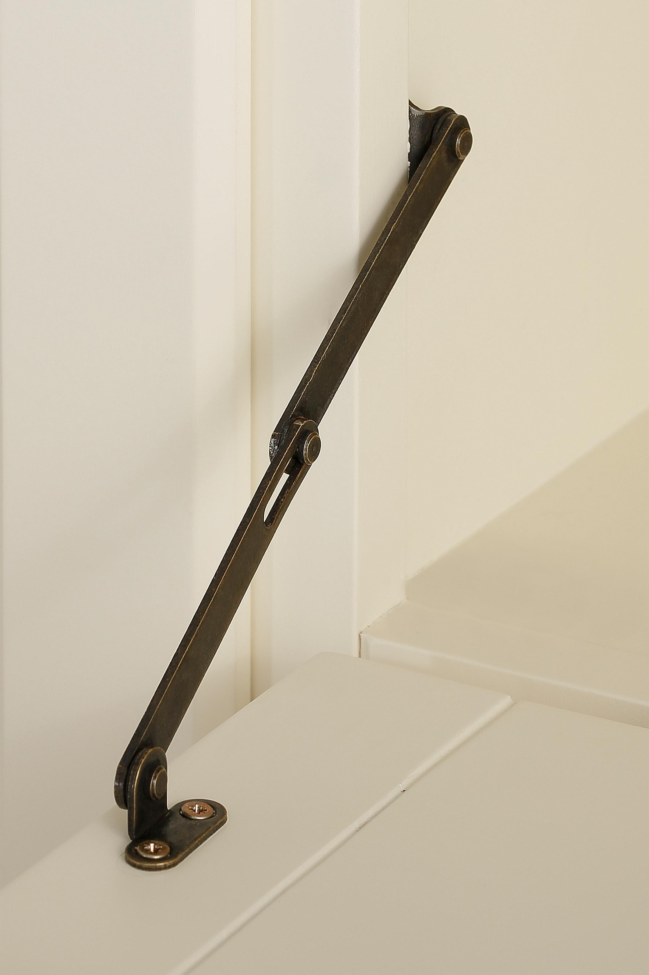 Home affaire Highboard »Arabeske«, Vitrine in Holzoptik, mit Fräsungen auf den Türfronten, Breite 160 cm