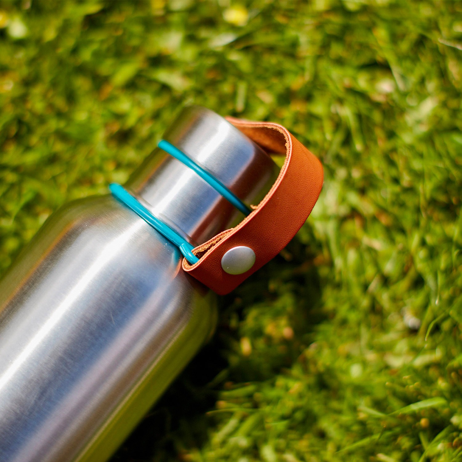 black+blum Isolierflasche »Insulated Bottle«, Edelstahl, Tragschlaufe aus Kunstleder, 500 ml